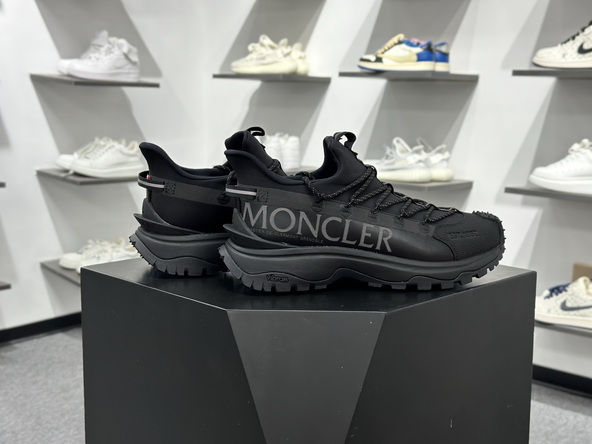 moner trailgrip gore-tex 越野旅行系列低帮厚底轻量户外登山运动鞋 白黑 4M00090 M3457999