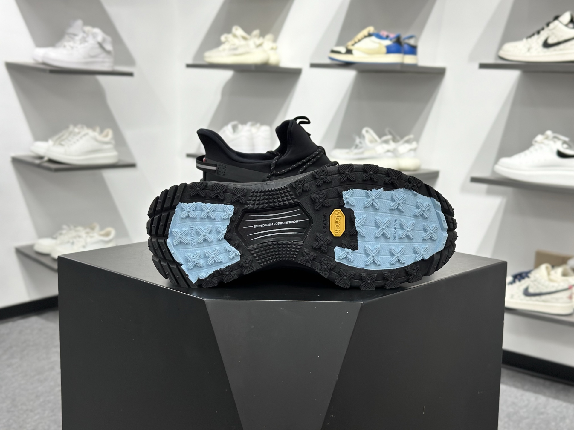 moner trailgrip gore-tex 越野旅行系列低帮厚底轻量户外登山运动鞋 白黑 4M00090 M3457999