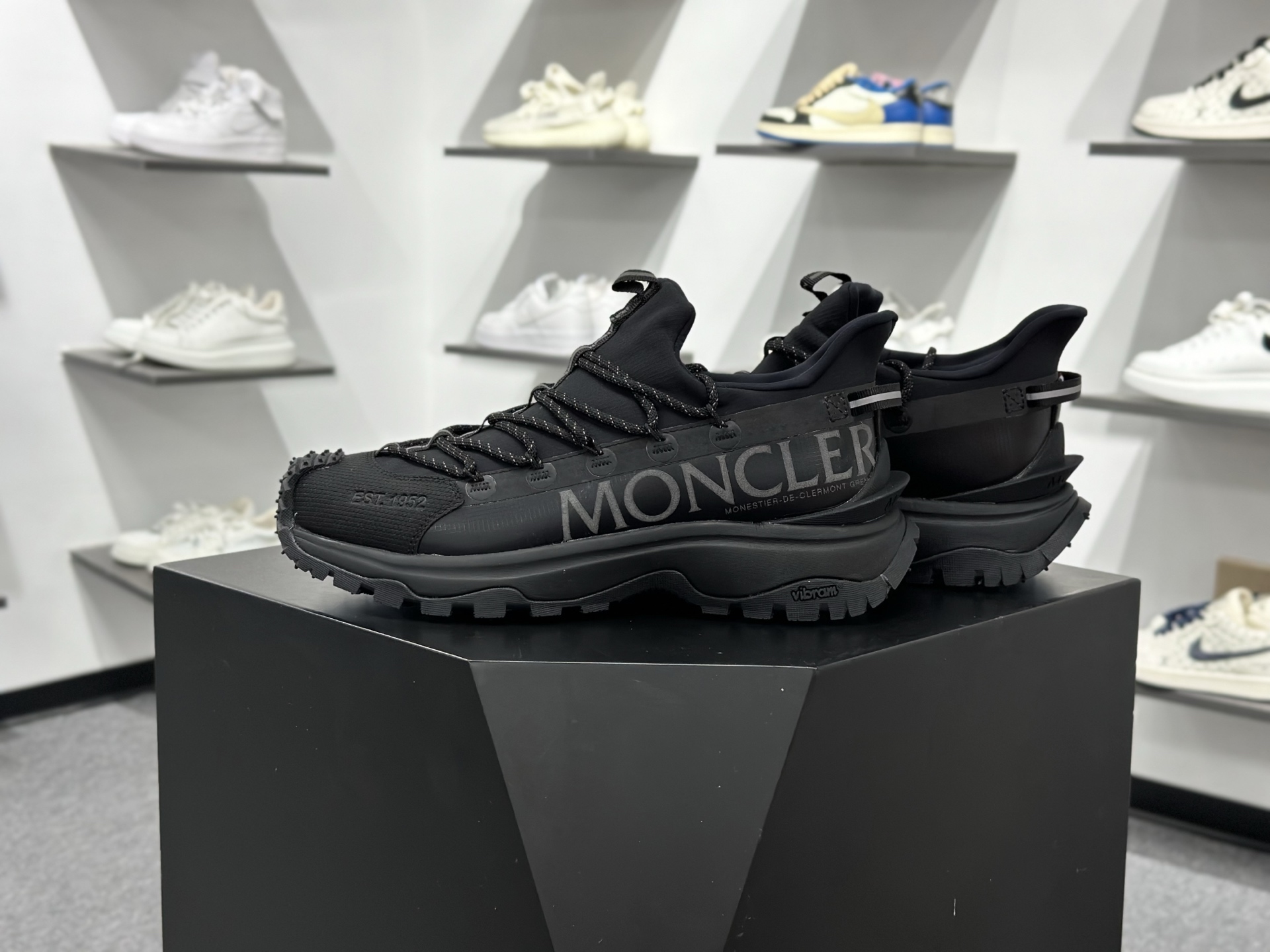 moner trailgrip gore-tex 越野旅行系列低帮厚底轻量户外登山运动鞋 白黑 4M00090 M3457999