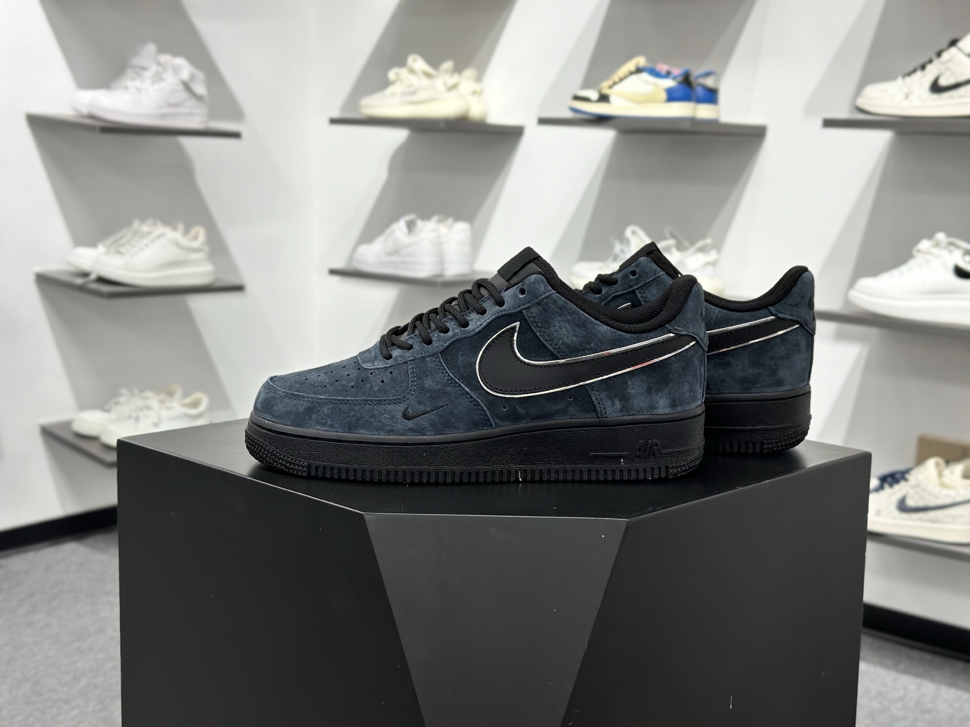 Nike Air Force 1‘07 Mid 断勾 喷绘 空军一号中帮休闲板鞋 ZH0316-124