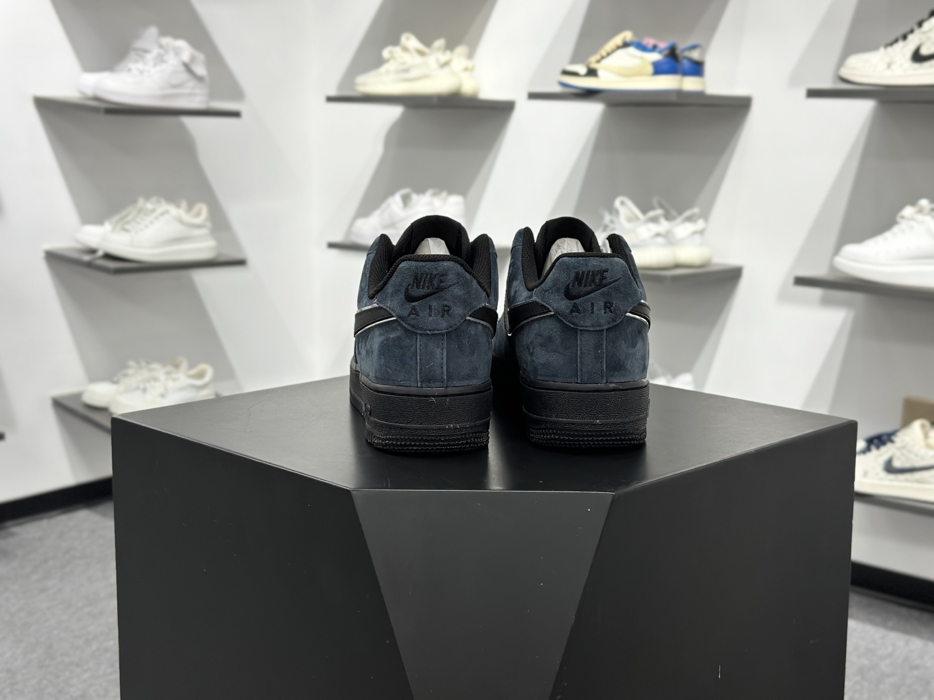 Nike Air Force 1‘07 Mid 断勾 喷绘 空军一号中帮休闲板鞋 ZH0316-124