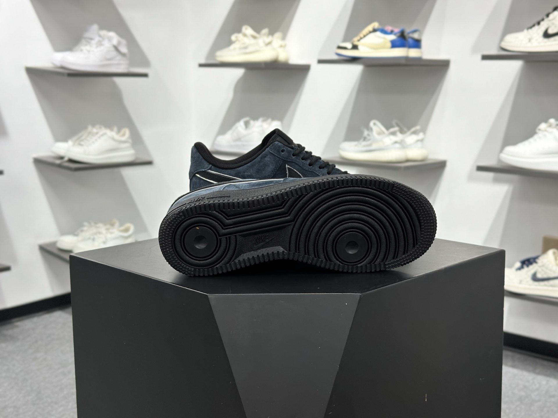 Nike Air Force 1‘07 Mid 断勾 喷绘 空军一号中帮休闲板鞋 ZH0316-124