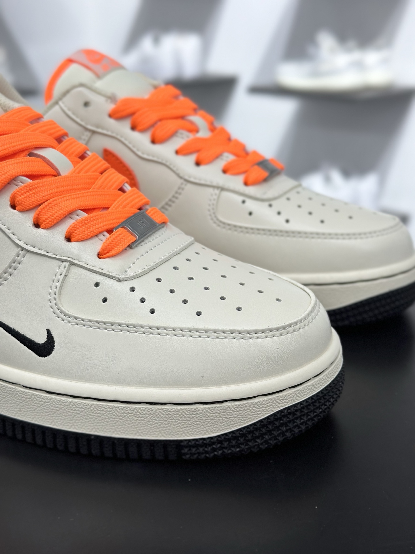 Nike Air Force 1 Low 07 x Louis Vuitton 米白橙小勾 NH0601-582