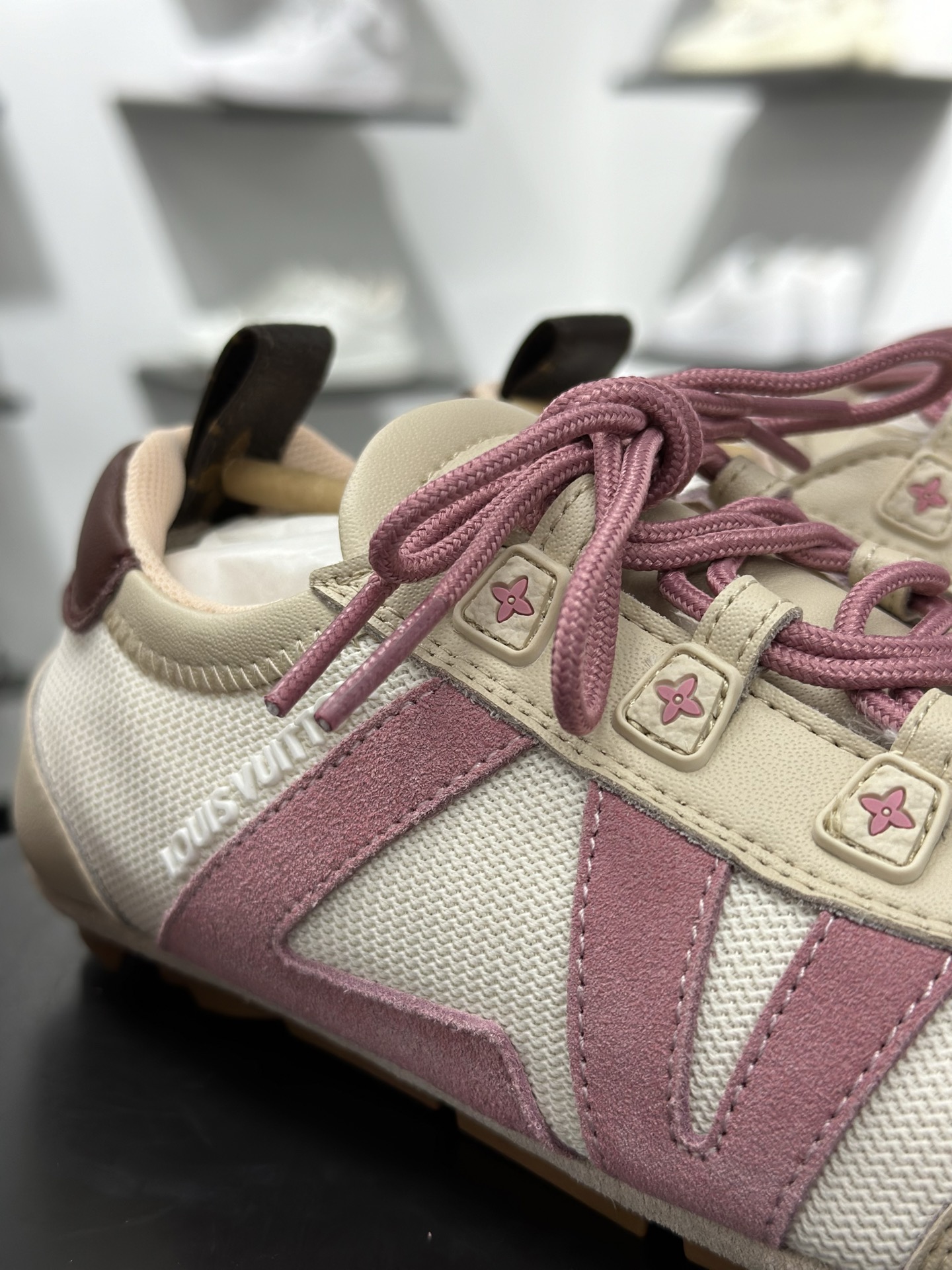 LOUIS VUITTON Sneakerina 圆头系带 芭蕾运动薄底鞋 低帮 德训鞋生活休闲鞋 女款 粉色 1AHOTB