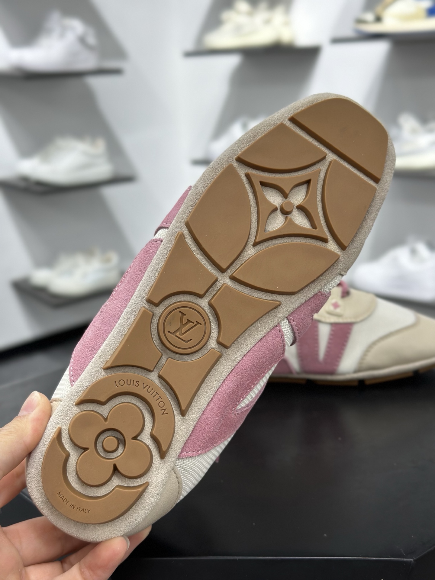 LOUIS VUITTON Sneakerina 圆头系带 芭蕾运动薄底鞋 低帮 德训鞋生活休闲鞋 女款 粉色 1AHOTB