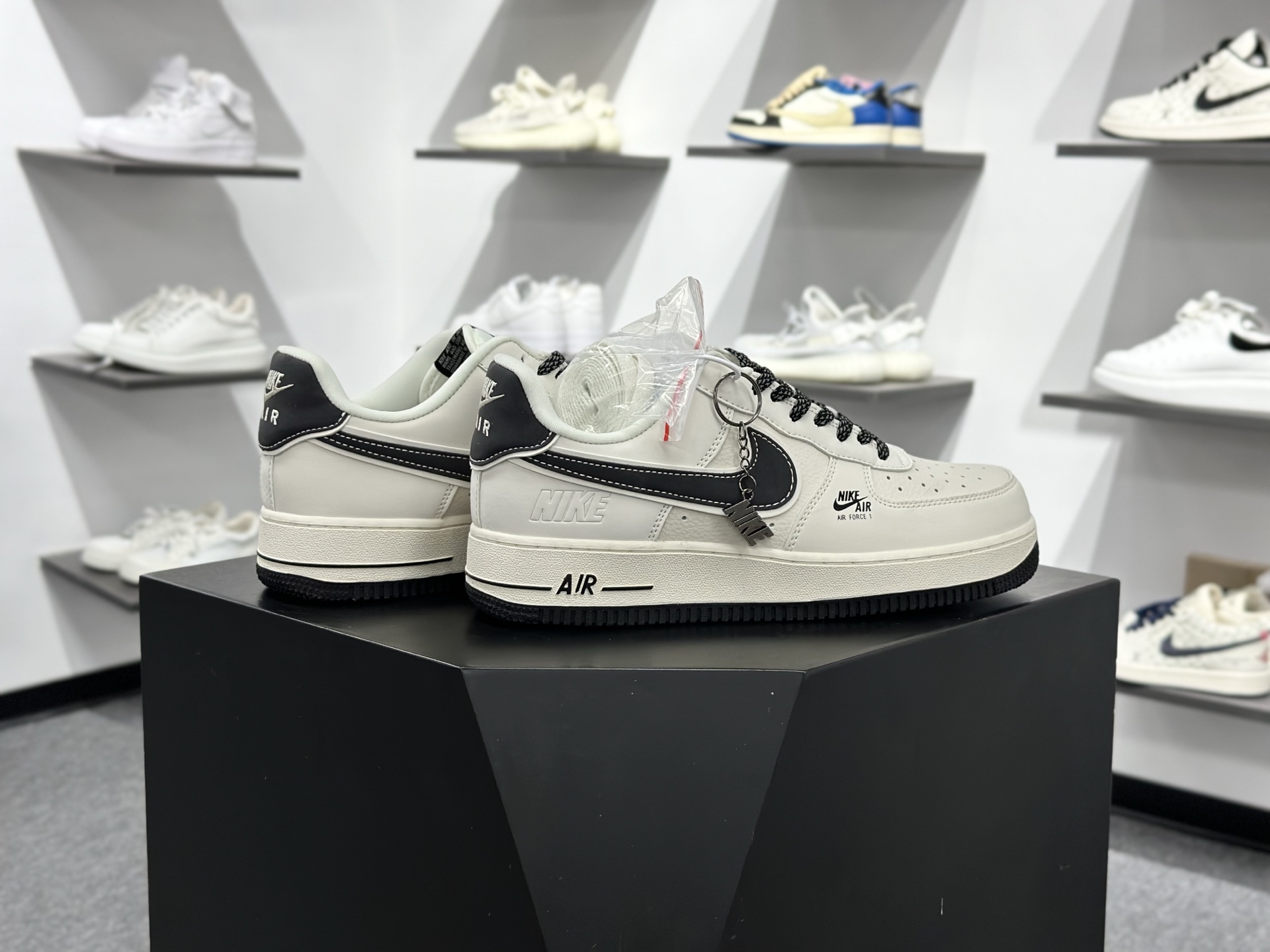Nike Air Force 1 Low 07 白黑满天星 DD1982-327