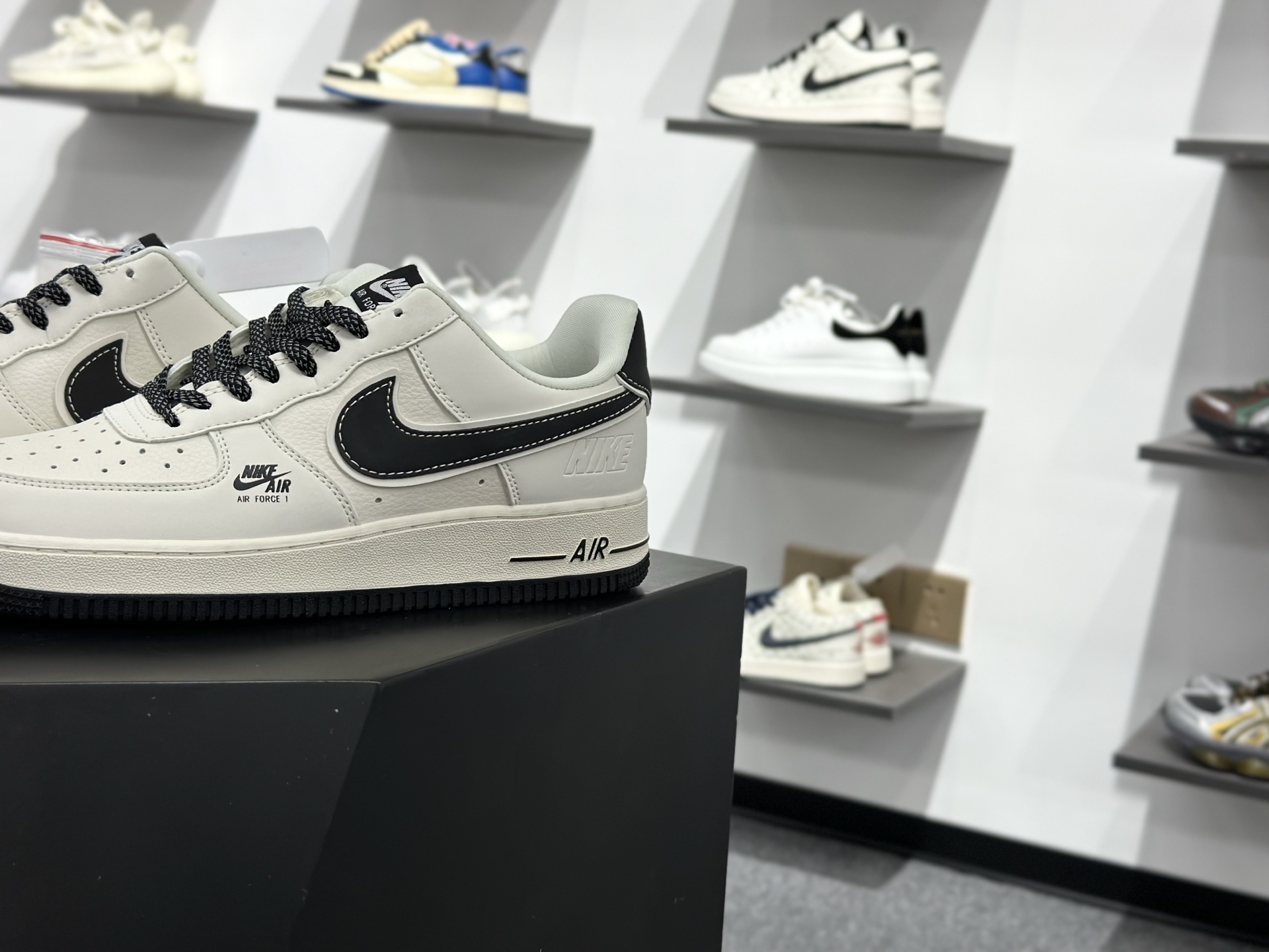 Nike Air Force 1 Low 07 白黑满天星 DD1982-327