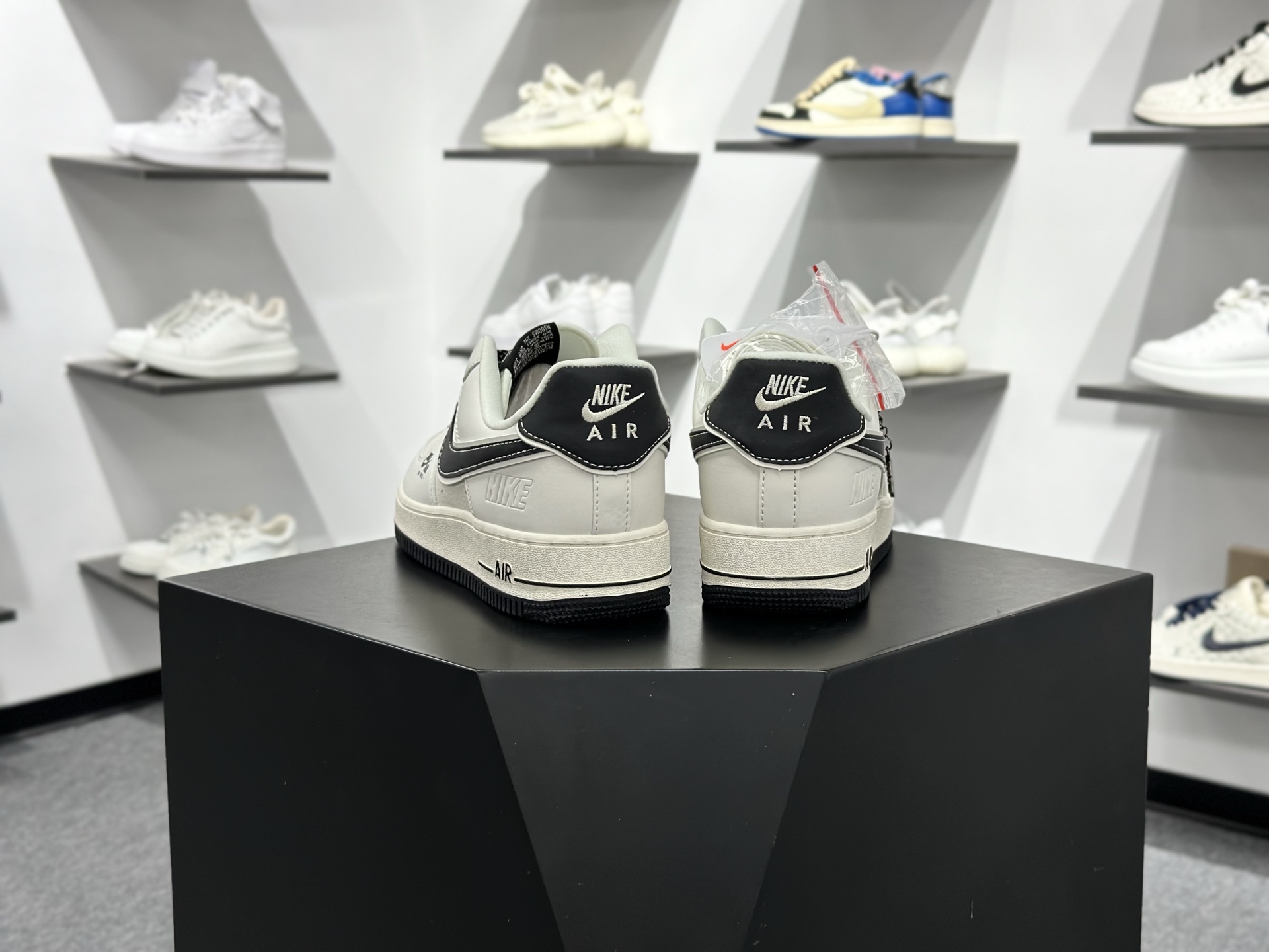 Nike Air Force 1 Low 07 白黑满天星 DD1982-327