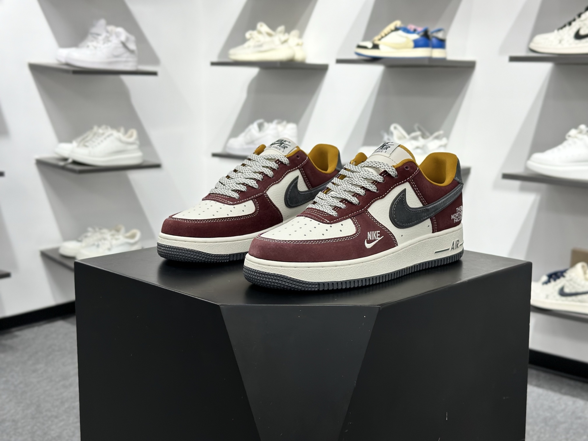 Nike Air Force 1 Low 07 x The North Face 红白灰小勾满天星 SS1979-006