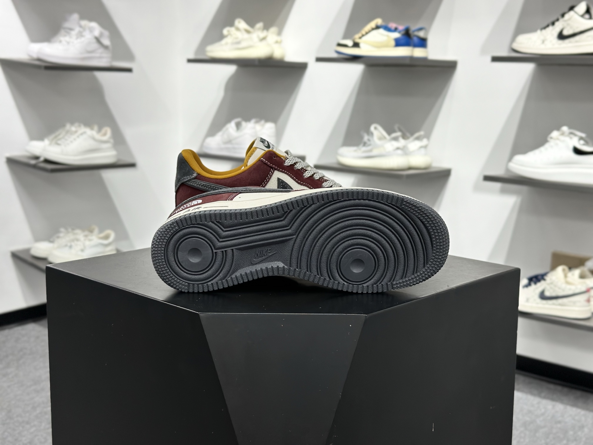 Nike Air Force 1 Low 07 x The North Face 红白灰小勾满天星 SS1979-006