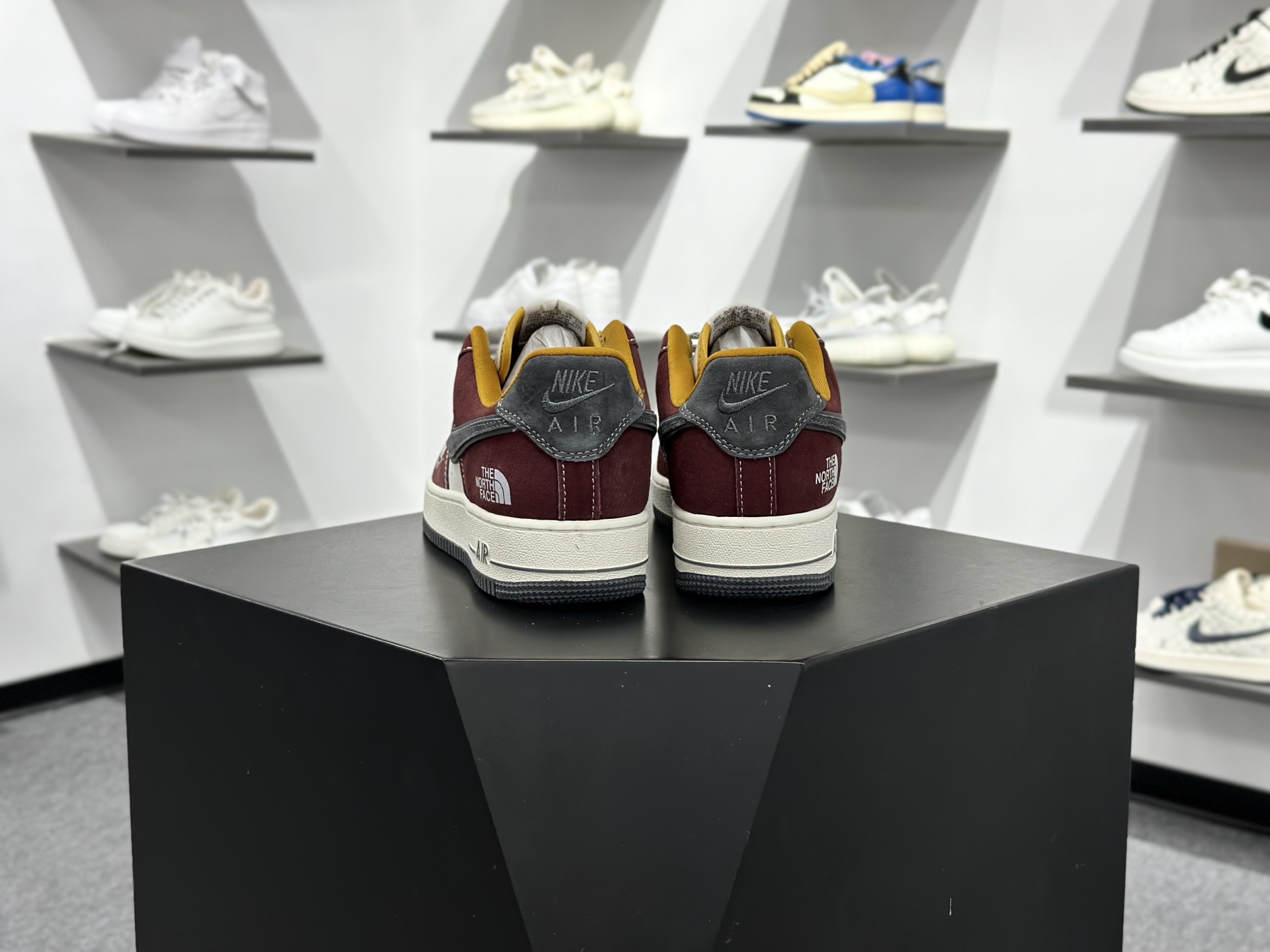 Nike Air Force 1 Low 07 x The North Face 红白灰小勾满天星 SS1979-006