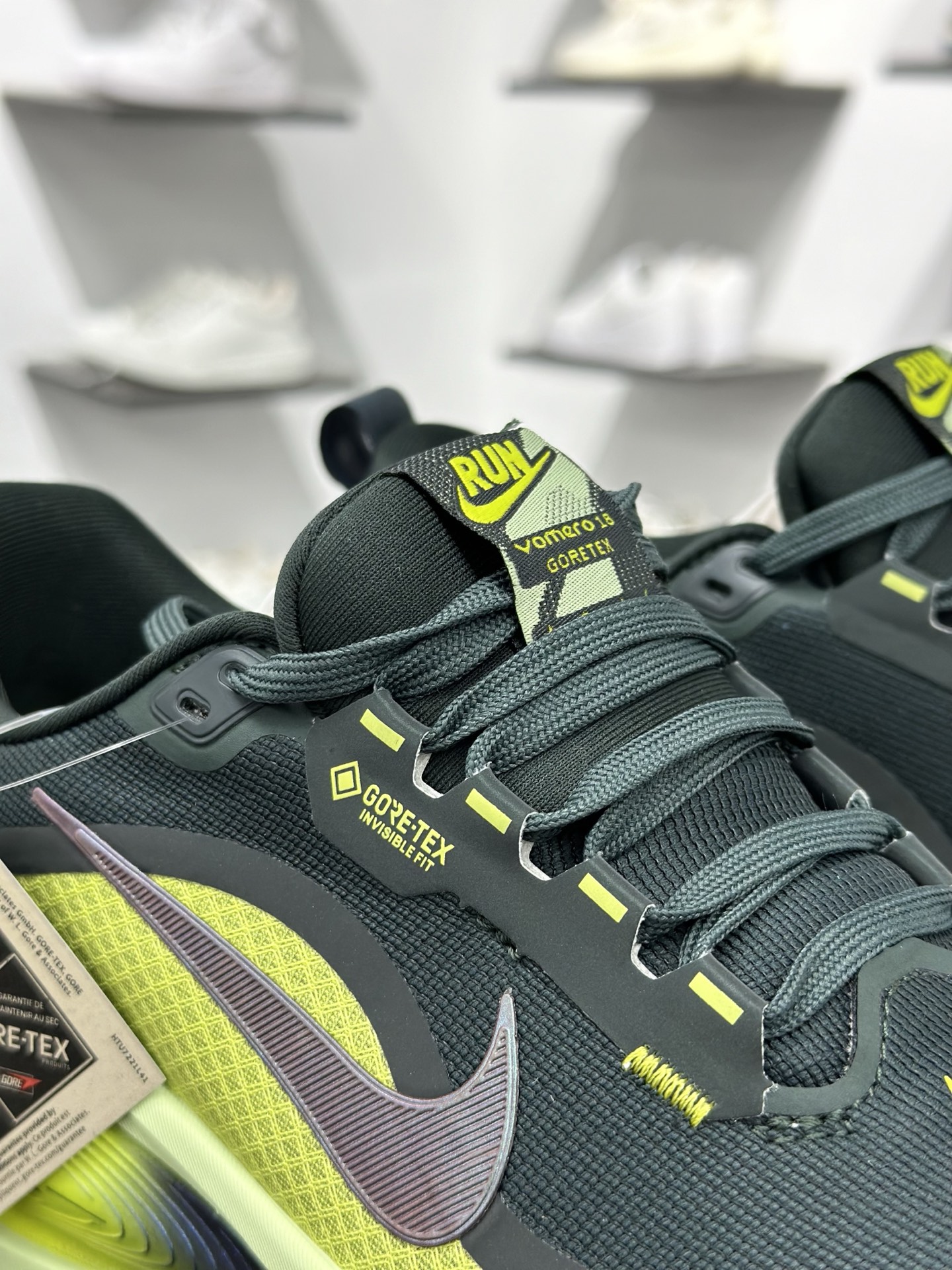 Nike VOMERO 18 GTX轻盈跑鞋 顶级版本 Nike VOMERO 18 舒适百搭防滑耐磨 低帮 休闲跑步鞋男女同款 HQ7002-002