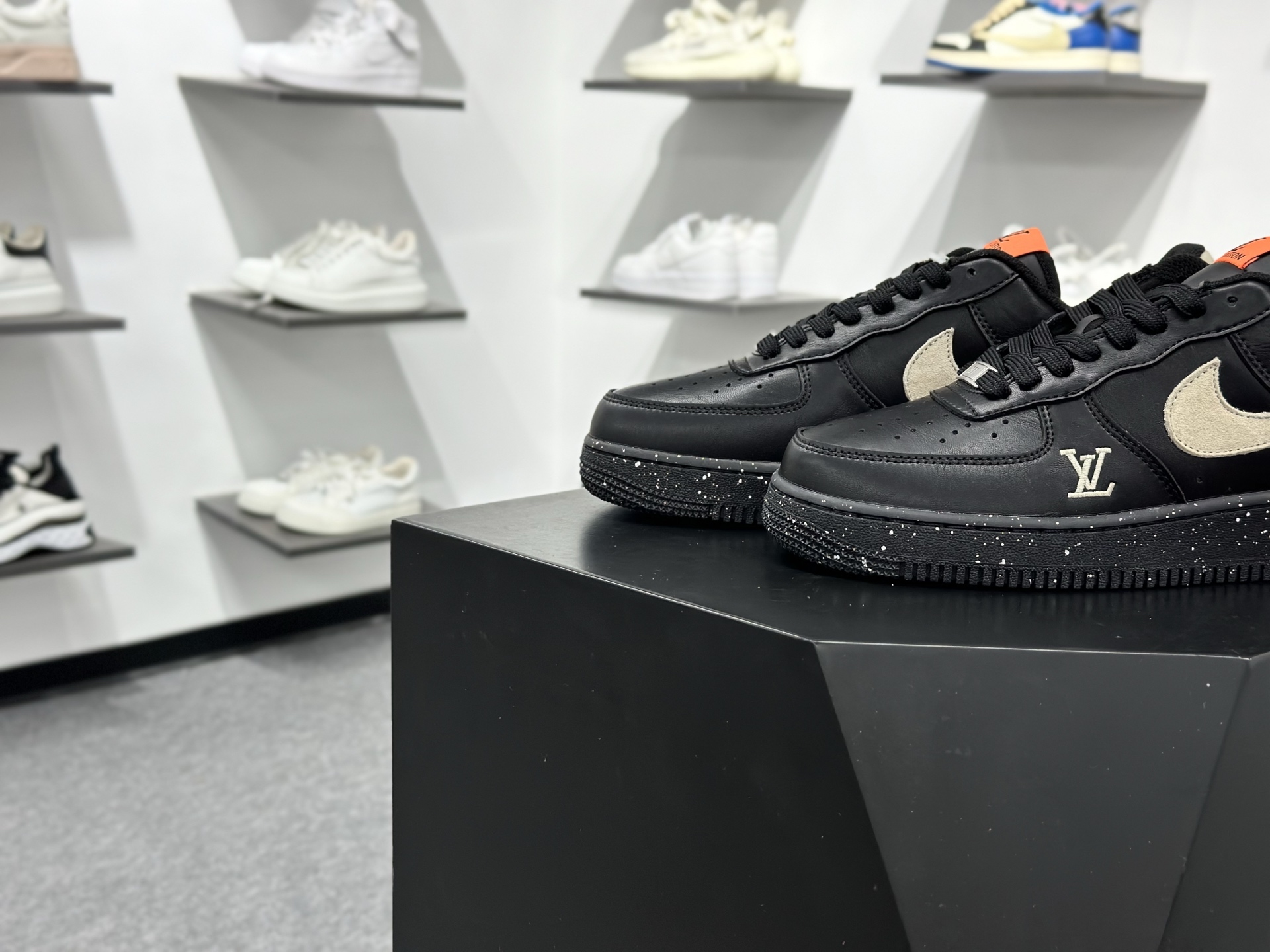 Nike Air Force 1 Low 07 x Louis Vuitton 黑棕 NH0601-586