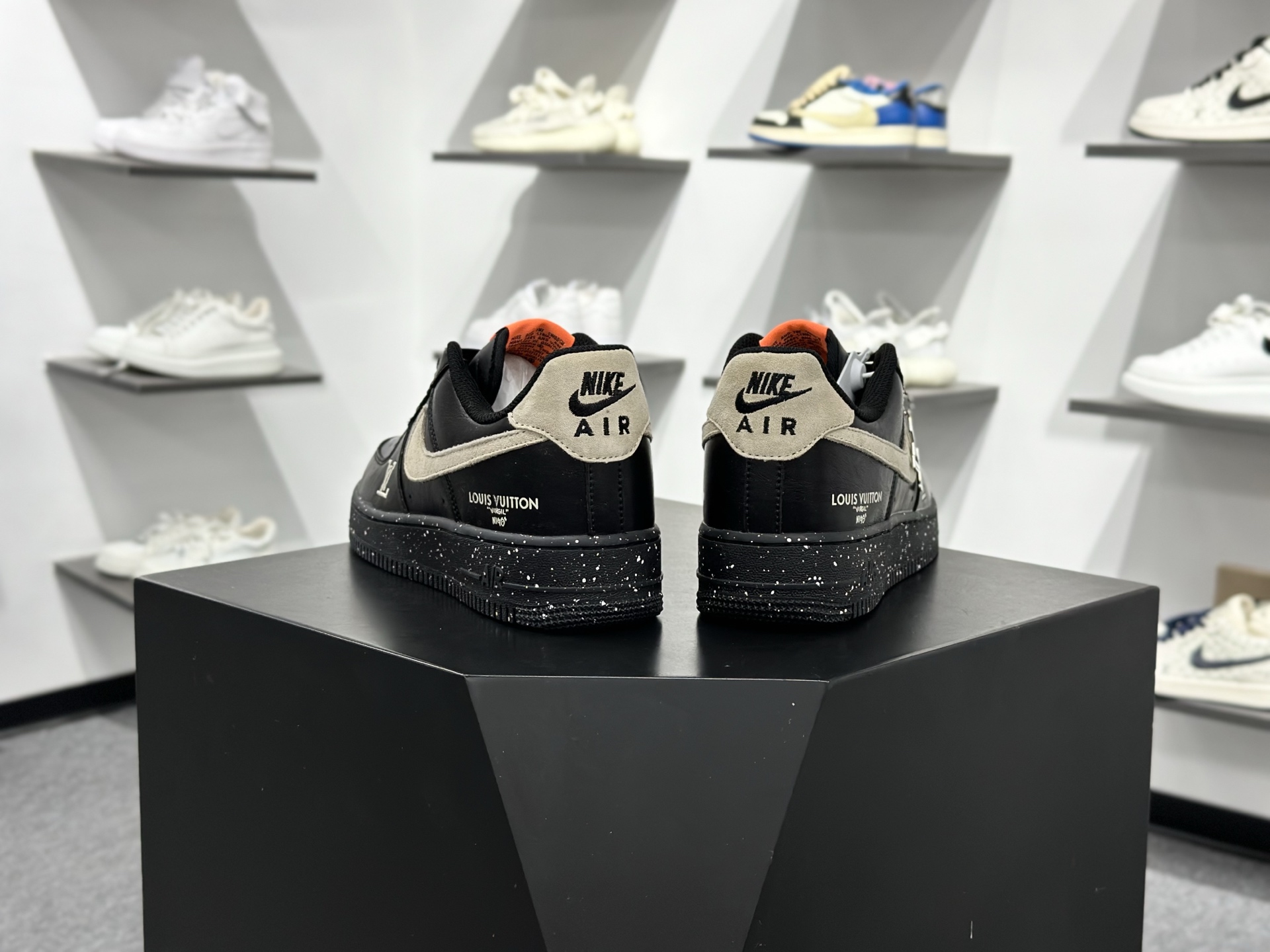 Nike Air Force 1 Low 07 x Louis Vuitton 黑棕 NH0601-586