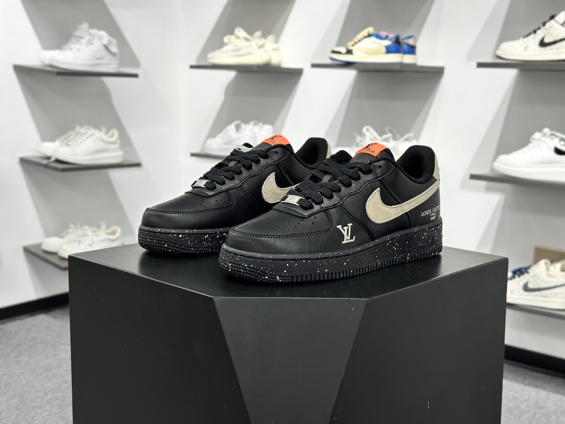 Nike Air Force 1 Low 07 x Louis Vuitton 黑棕 NH0601-586