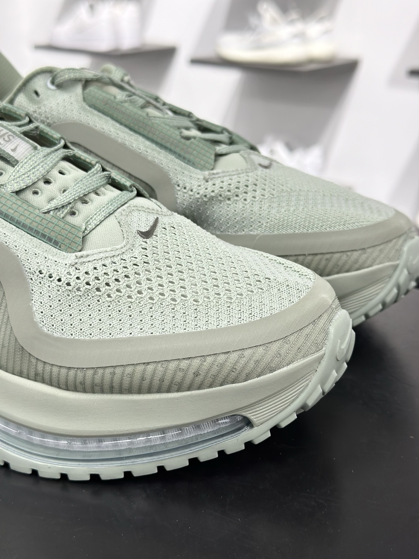 Nike Pegasus Premium 减震防滑耐磨透气 低帮跑步鞋 HQ2592-300