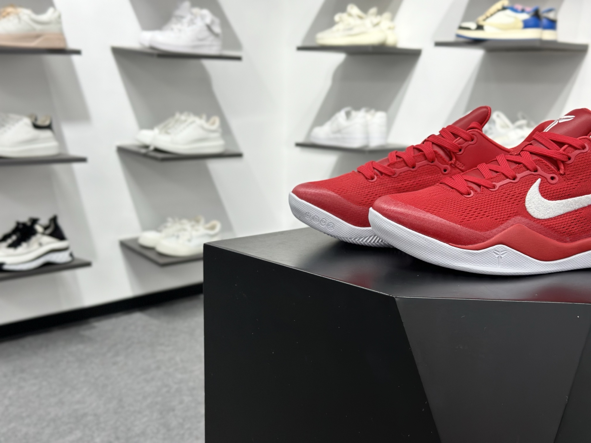 Nike KOBE VIII PROTRO VIII 8 耐克 科比8代系列 低帮复刻实战运动低帮文化篮球鞋 HF9550-600