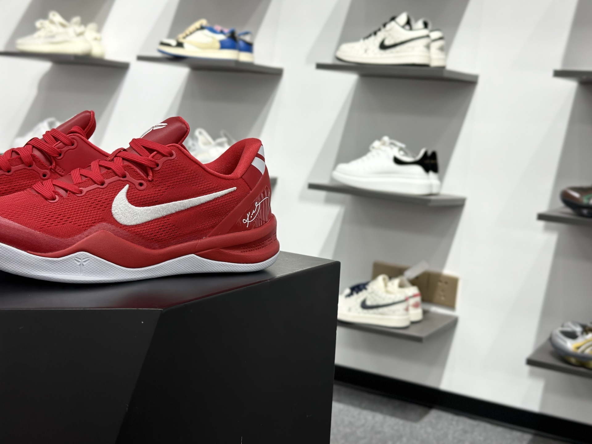 Nike KOBE VIII PROTRO VIII 8 耐克 科比8代系列 低帮复刻实战运动低帮文化篮球鞋 HF9550-600