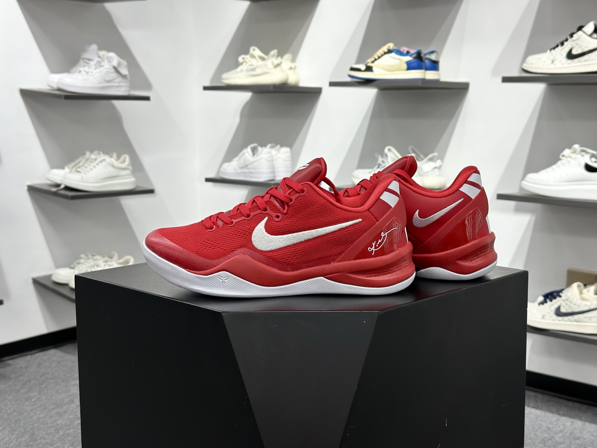 Nike KOBE VIII PROTRO VIII 8 耐克 科比8代系列 低帮复刻实战运动低帮文化篮球鞋 HF9550-600