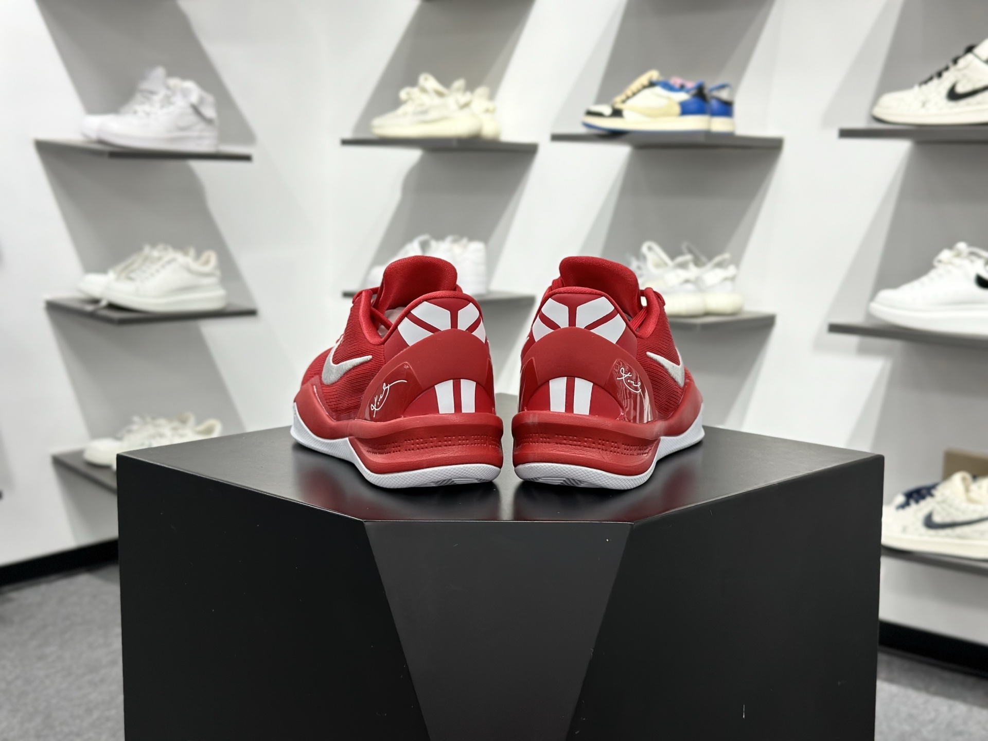 Nike KOBE VIII PROTRO VIII 8 耐克 科比8代系列 低帮复刻实战运动低帮文化篮球鞋 HF9550-600