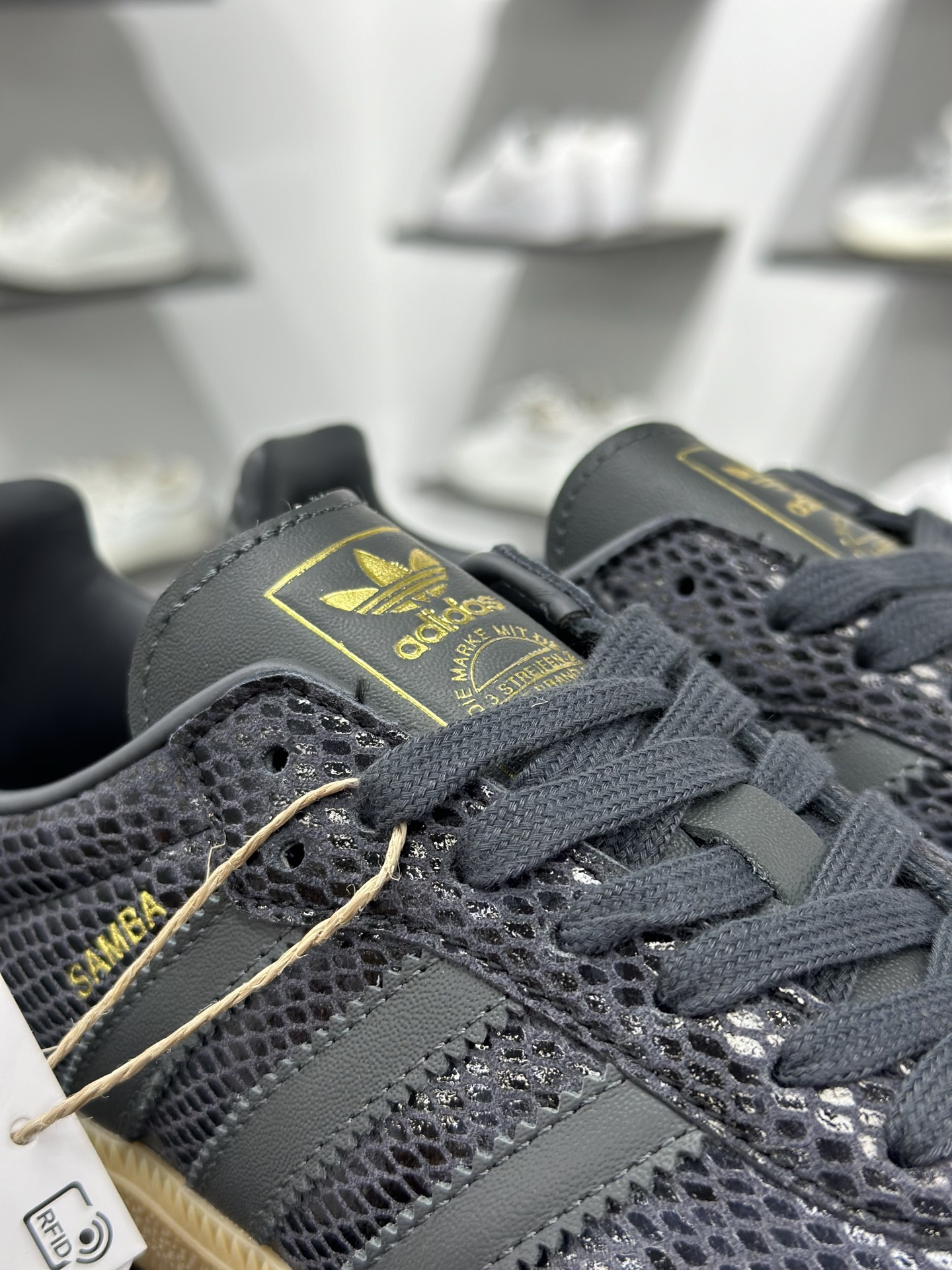 Adidas Originals Samba 桑巴舞系列阿迪达斯 三叶草 绅士德训足球风百搭低帮休闲运动板鞋 JQ3532