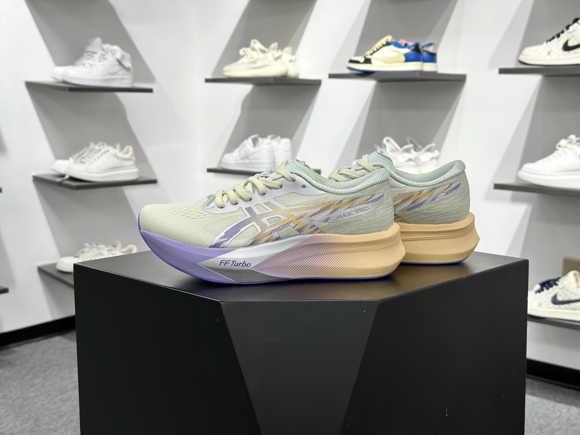 180 ASICS MAGIC SPEED 4 亚瑟士 复古减震 透气运动休闲鞋 1012B949-200