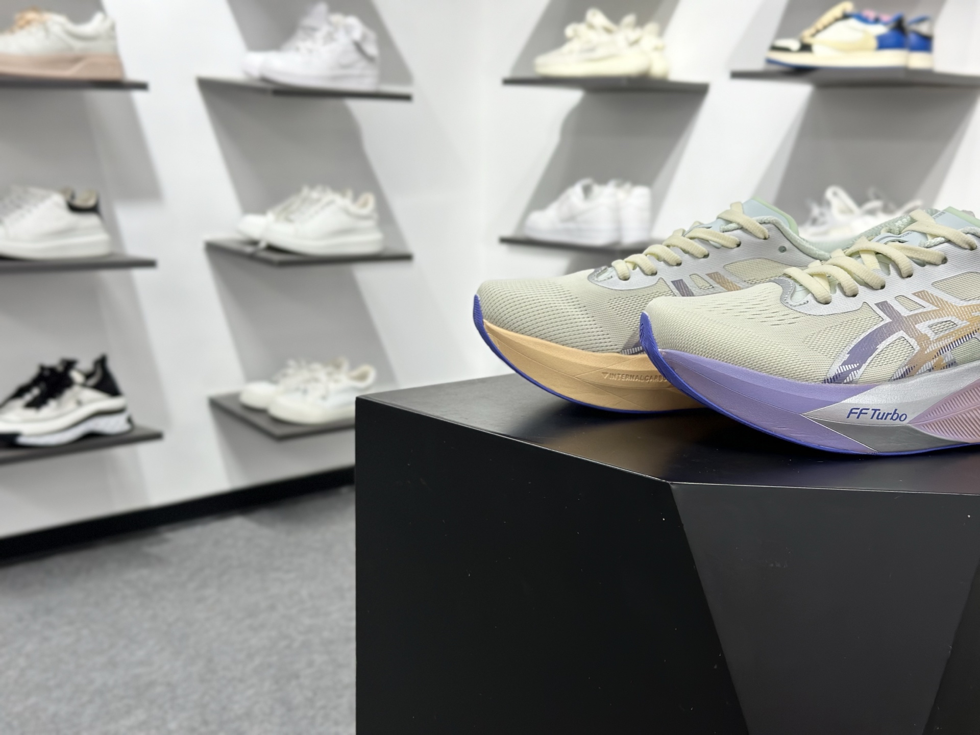 180 ASICS MAGIC SPEED 4 亚瑟士 复古减震 透气运动休闲鞋 1012B949-200