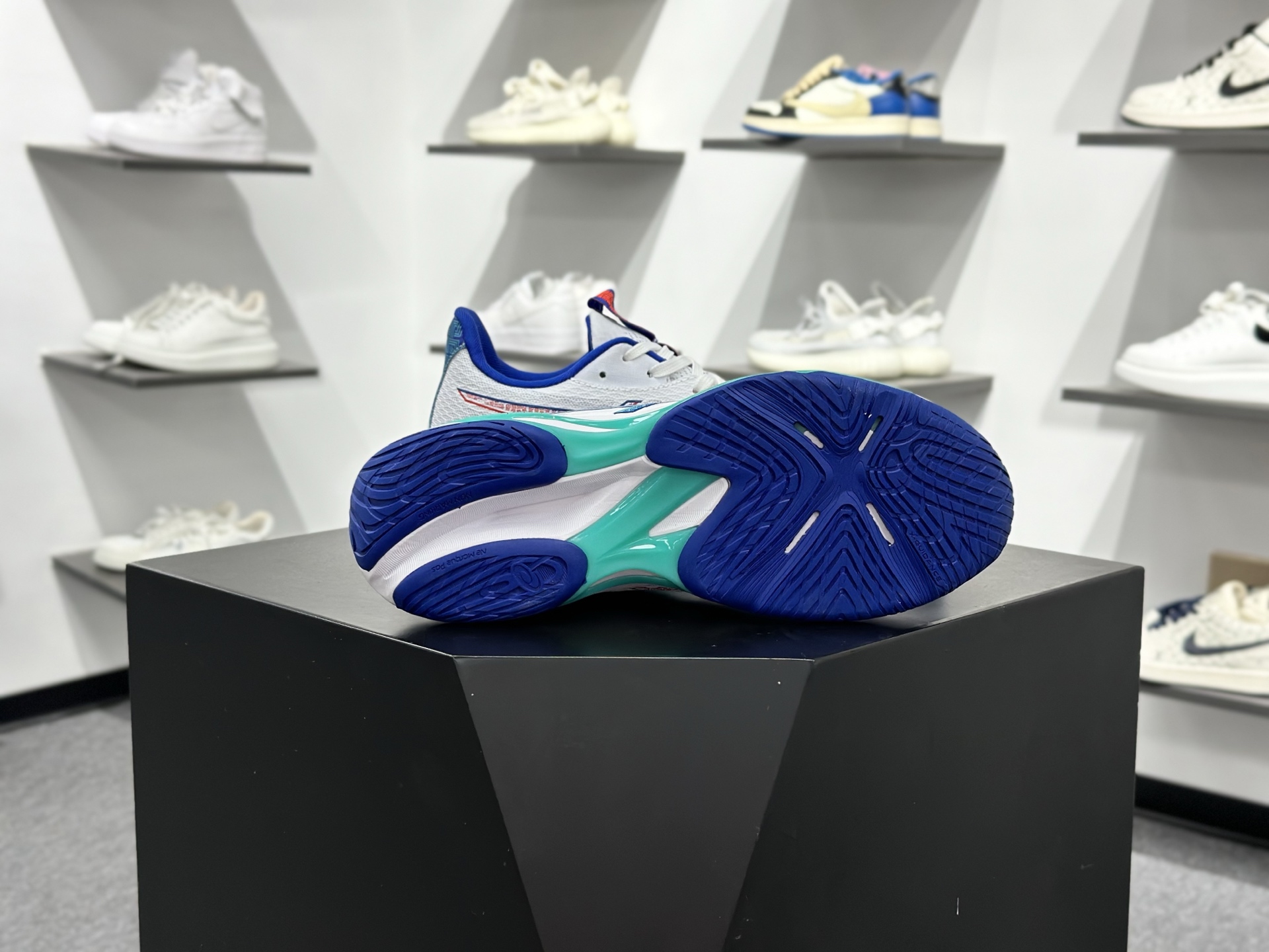 180 亚瑟士ASICS Netburner Ballistic FF 4 燃烧器弹射4代系列低帮网球排球羽毛球训练透气休闲运动跑步鞋