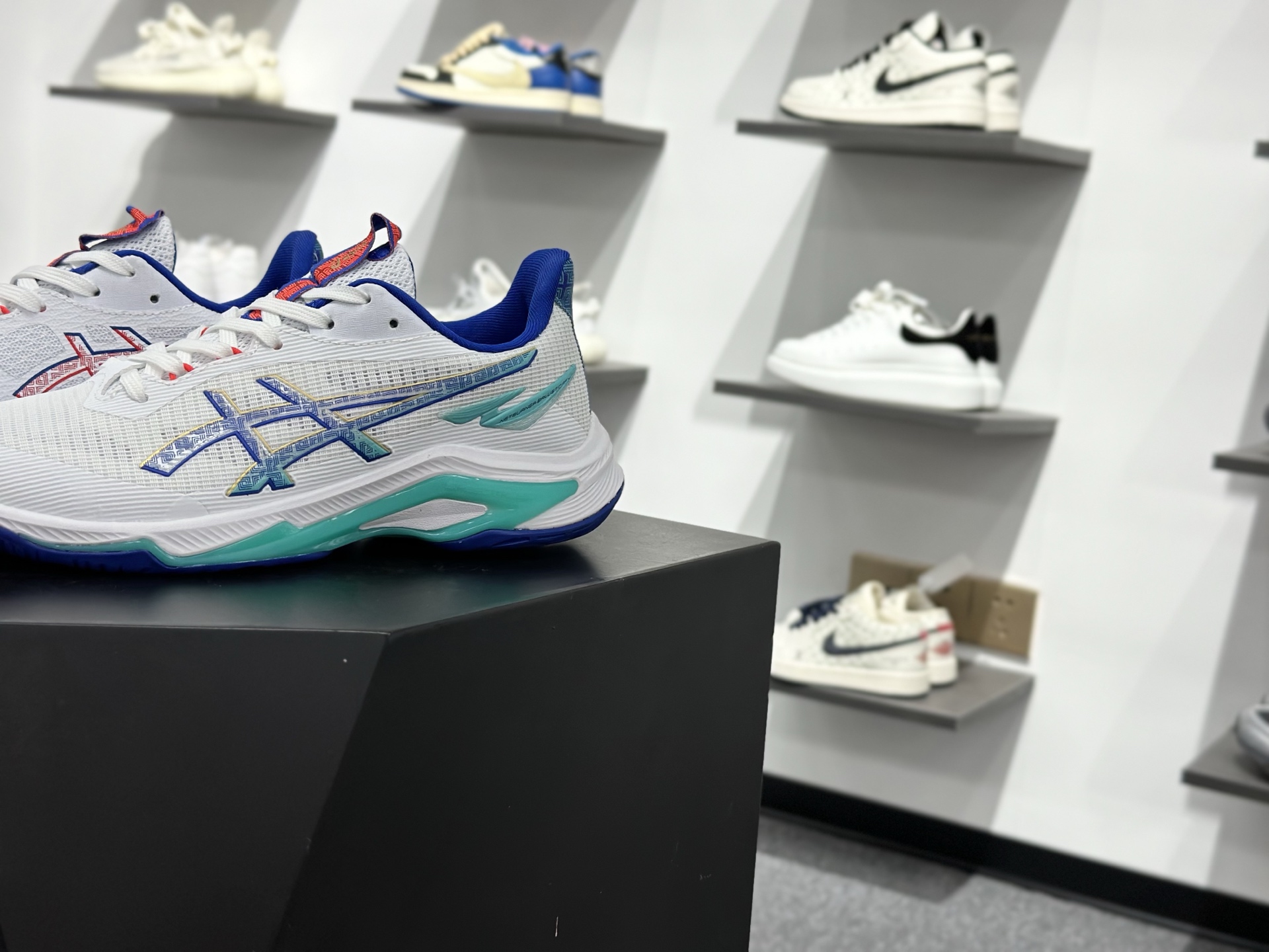 180 亚瑟士ASICS Netburner Ballistic FF 4 燃烧器弹射4代系列低帮网球排球羽毛球训练透气休闲运动跑步鞋