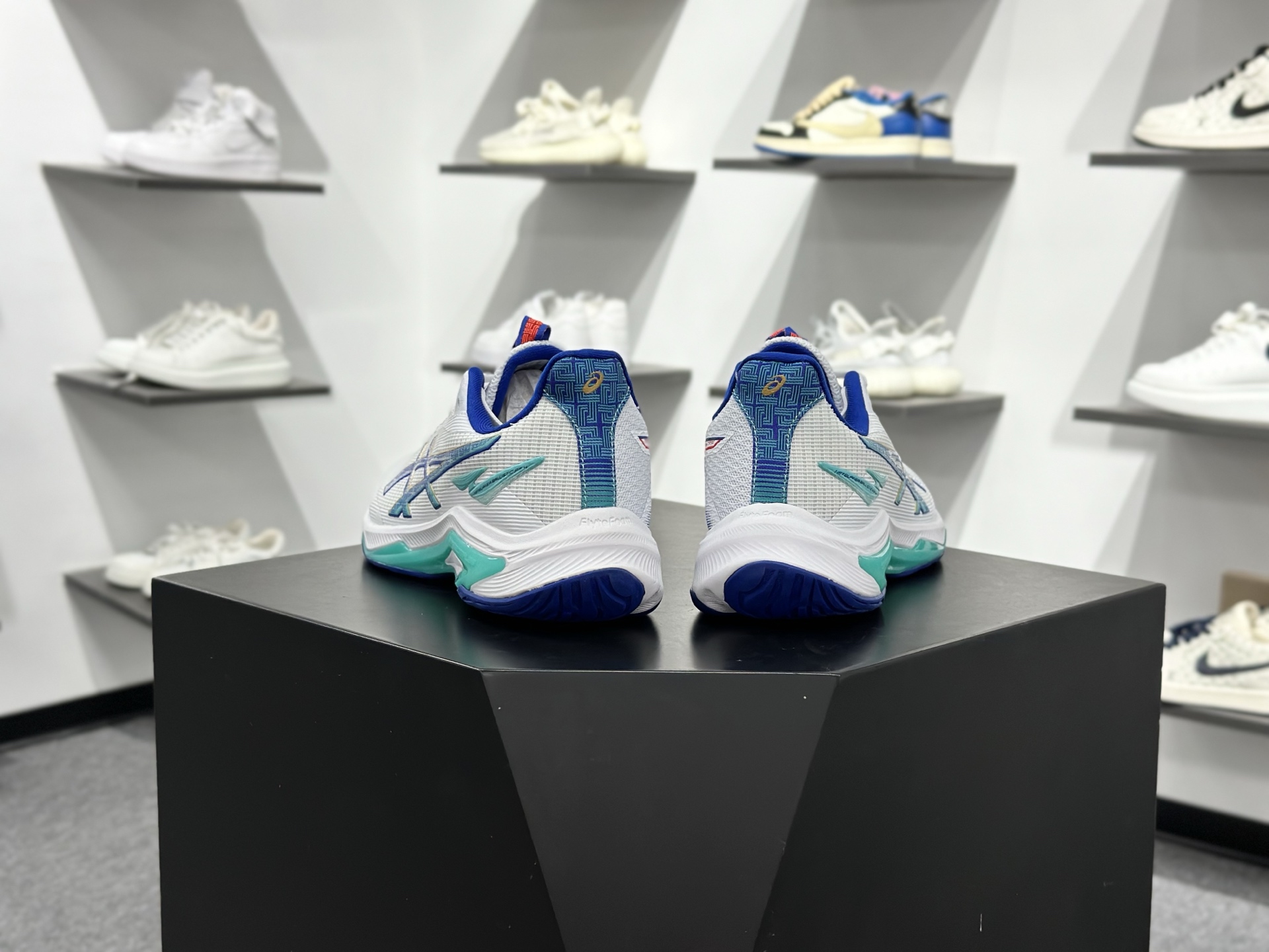 180 亚瑟士ASICS Netburner Ballistic FF 4 燃烧器弹射4代系列低帮网球排球羽毛球训练透气休闲运动跑步鞋