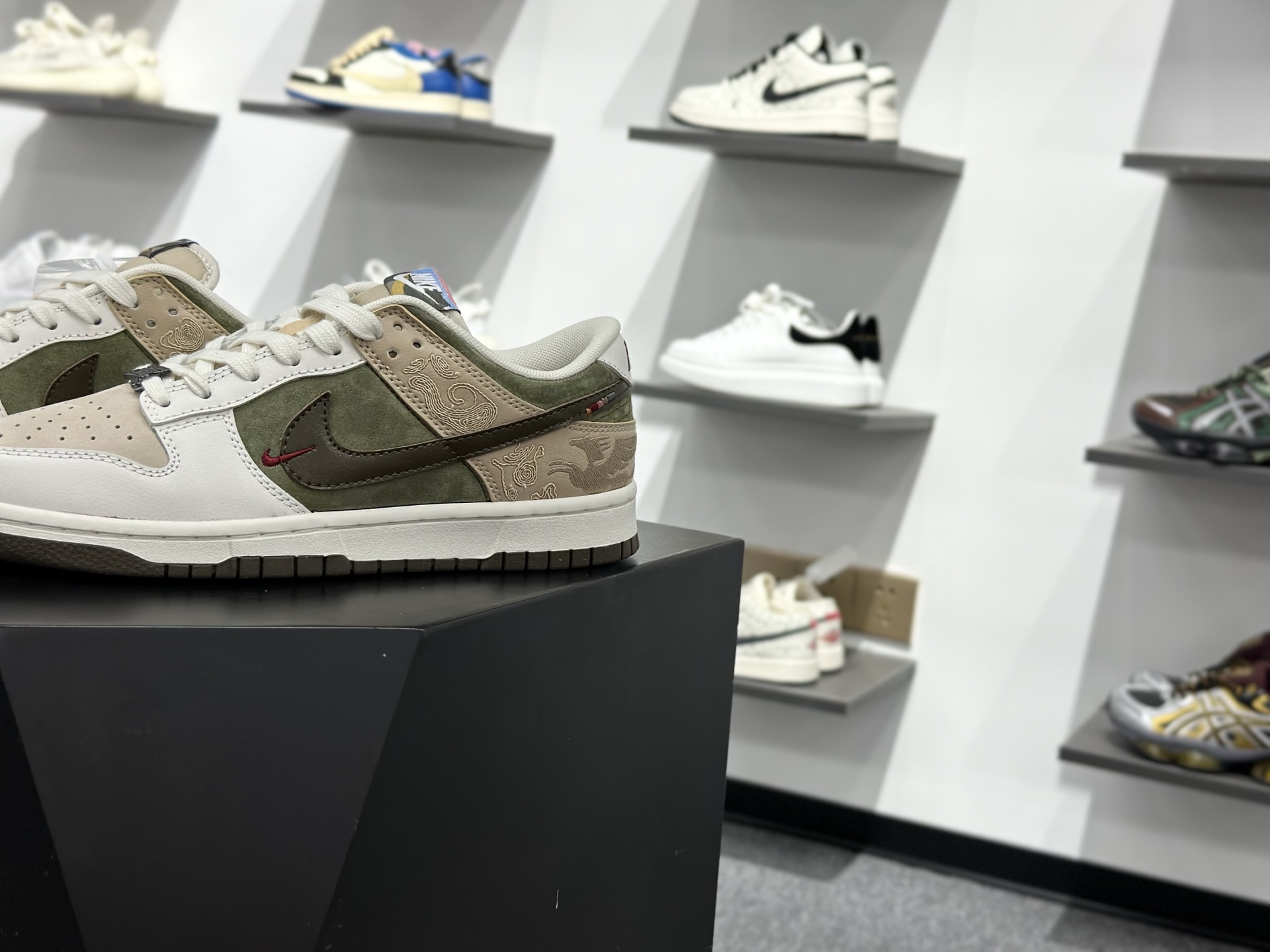 Nike SB Dunk Low 马年联名 白棕绿 IQ1118-220