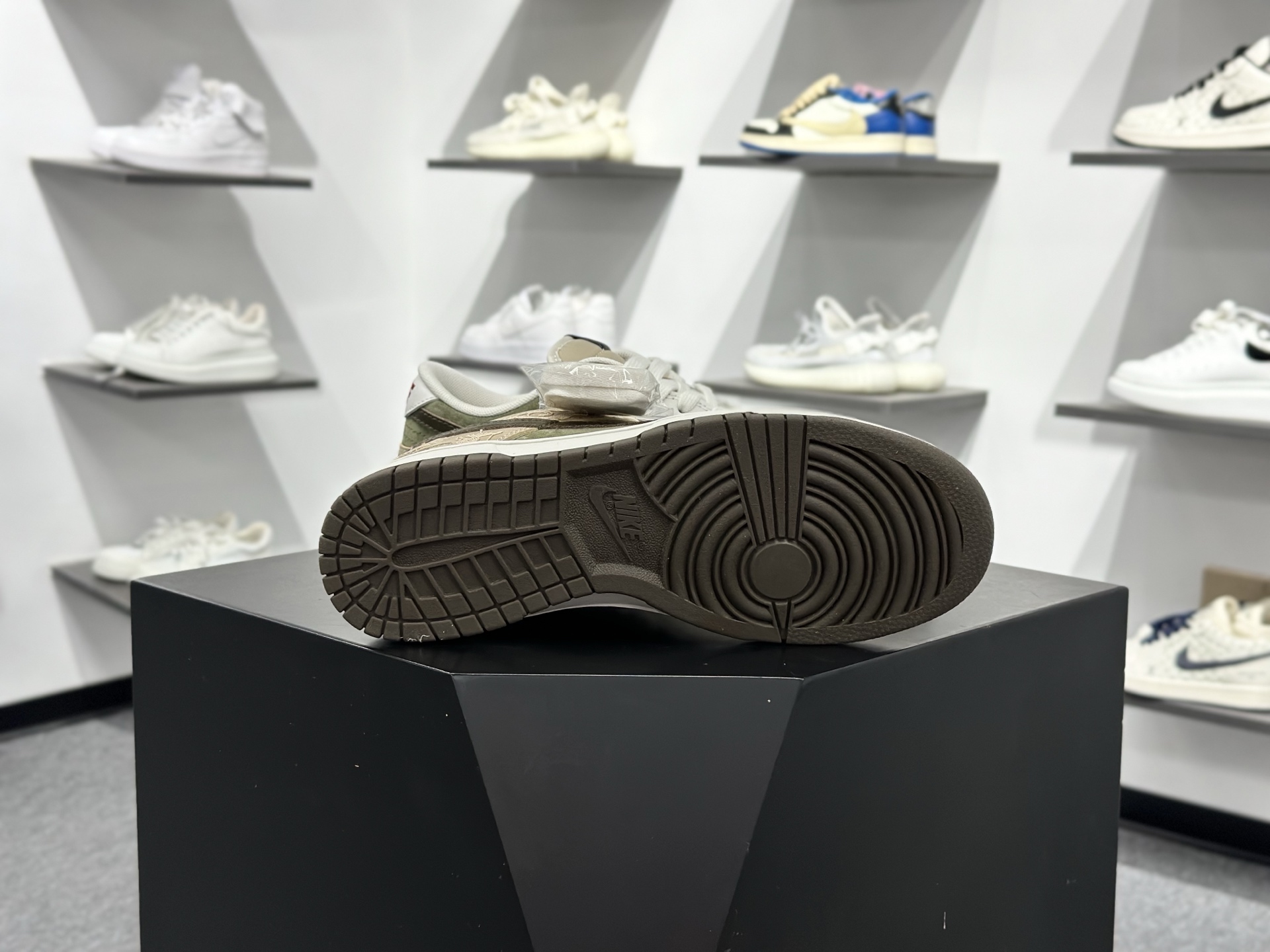 Nike SB Dunk Low 马年联名 白棕绿 IQ1118-220