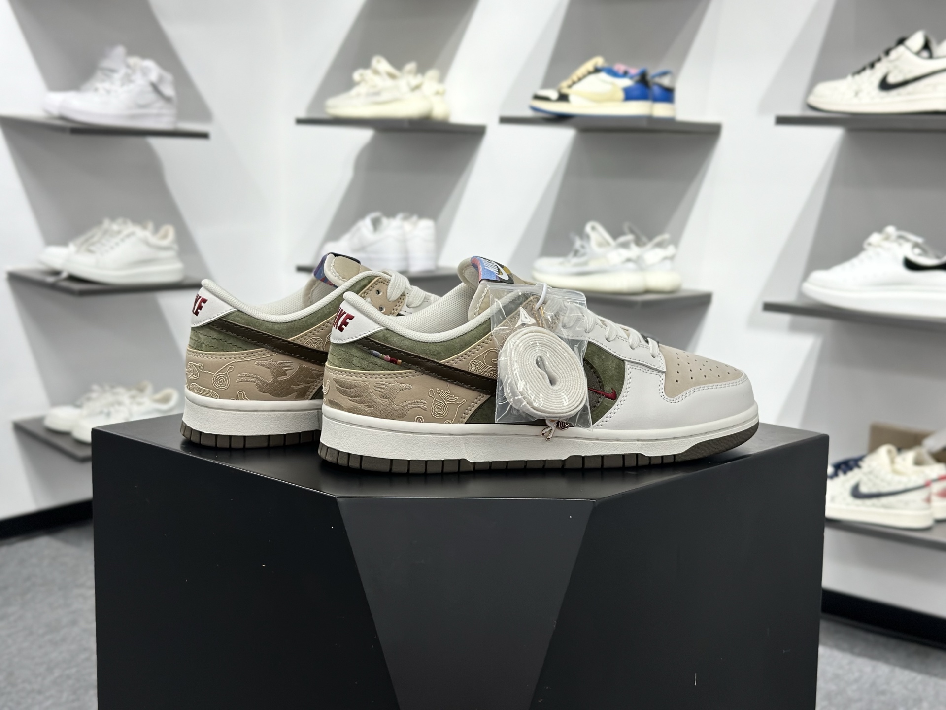 Nike SB Dunk Low 马年联名 白棕绿 IQ1118-220