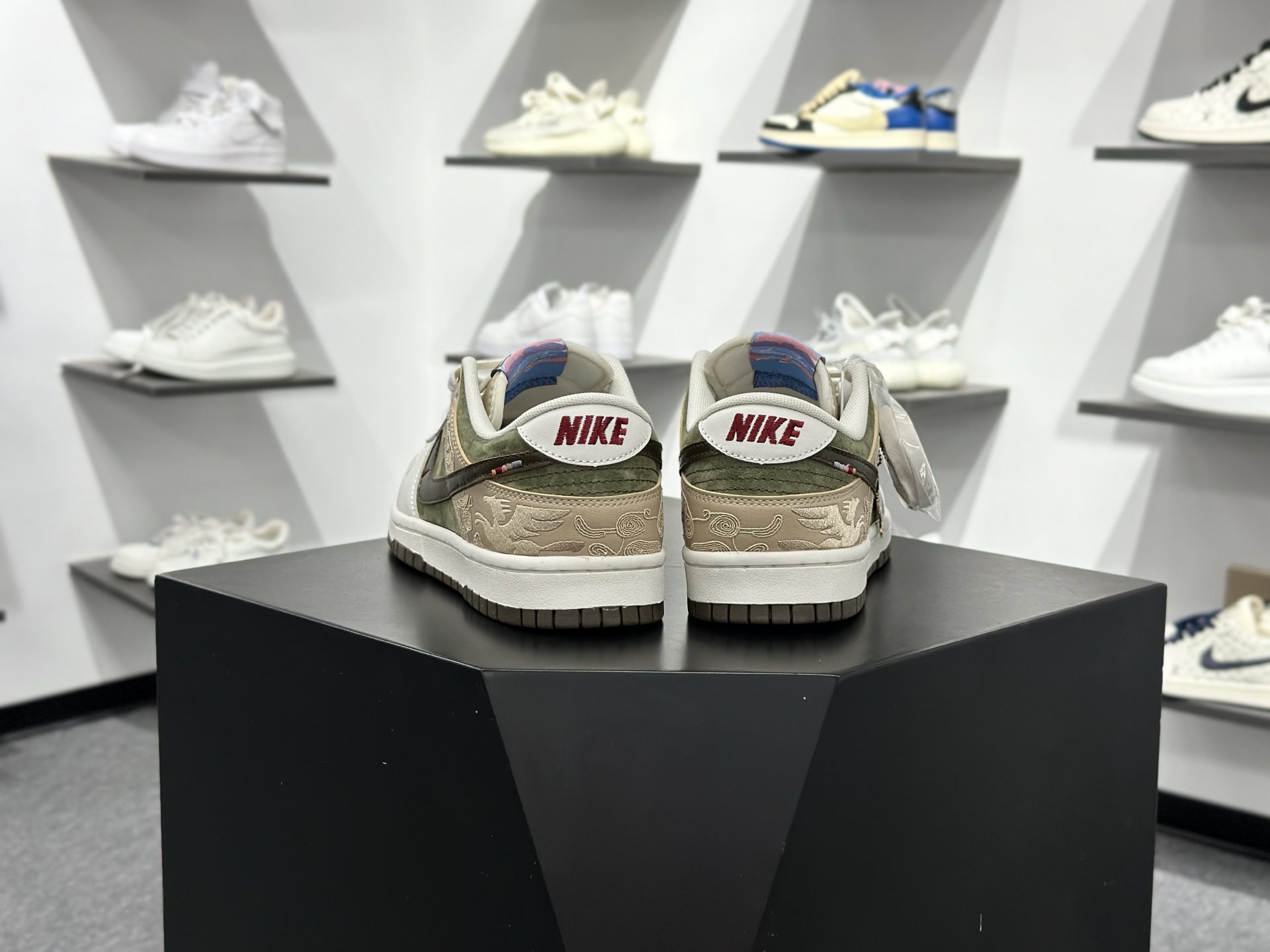 Nike SB Dunk Low 马年联名 白棕绿 IQ1118-220