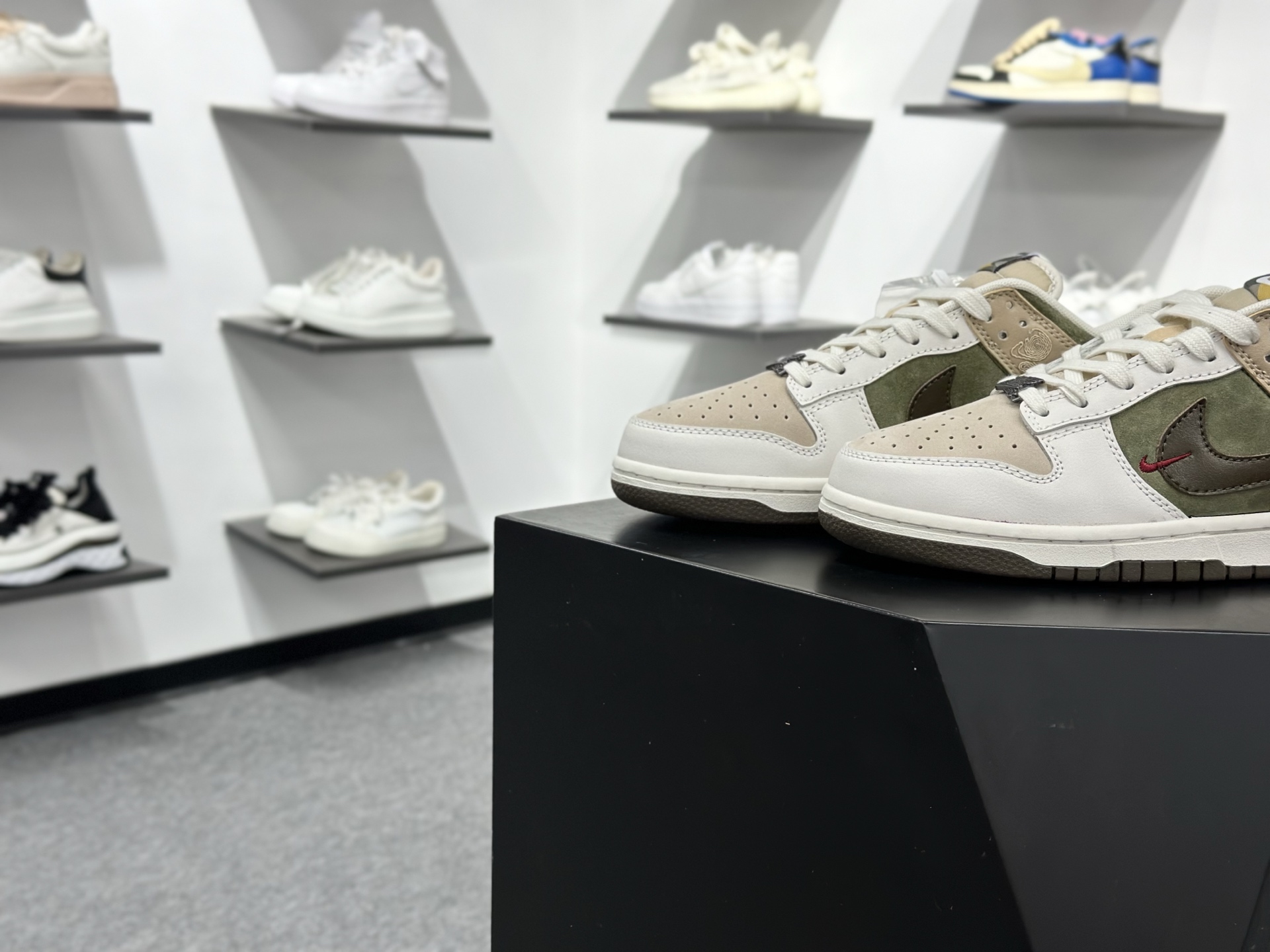 Nike SB Dunk Low 马年联名 白棕绿 IQ1118-220