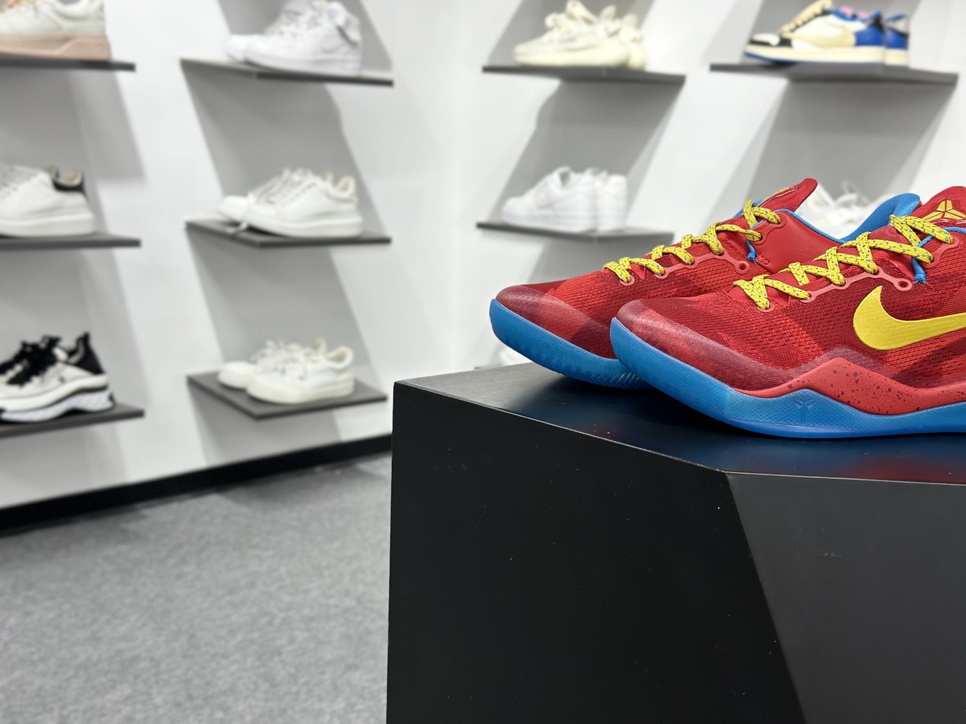 Nike KOBE 8 SYSTEM YOTH 科比八代 红黄 639654-674