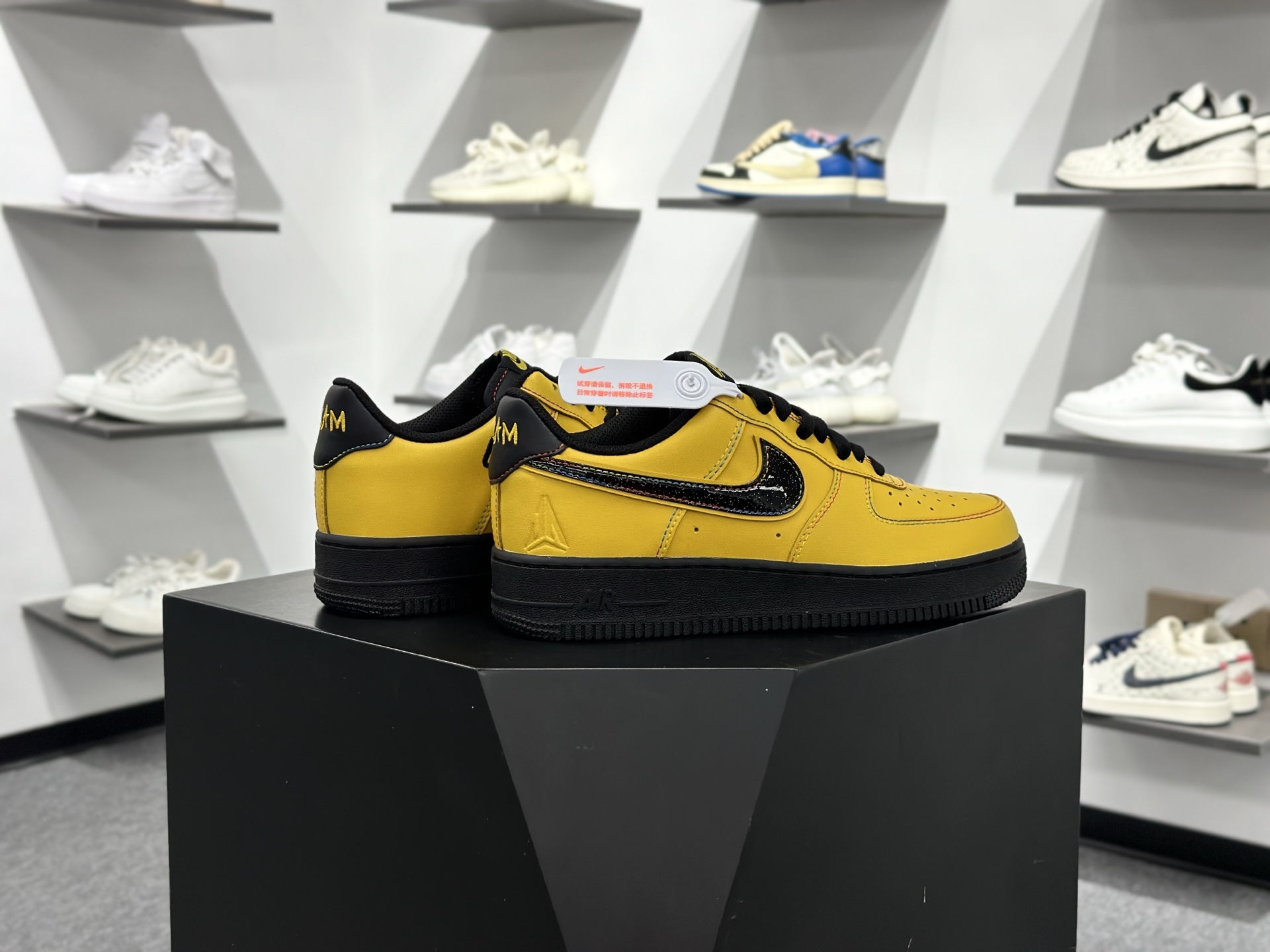 Nike Air Force 1 Low 07 黄黑 IQ2713-700
