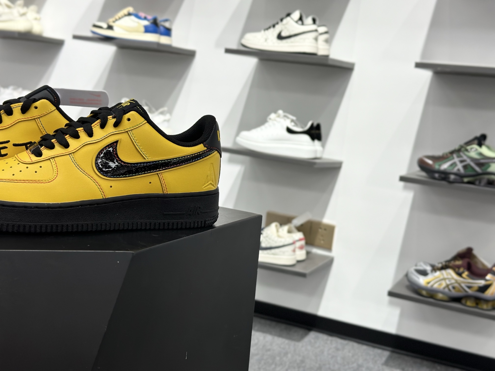 Nike Air Force 1 Low 07 黄黑 IQ2713-700