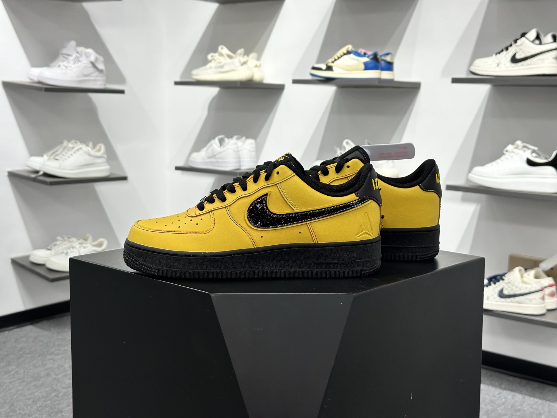 Nike Air Force 1 Low 07 黄黑 IQ2713-700