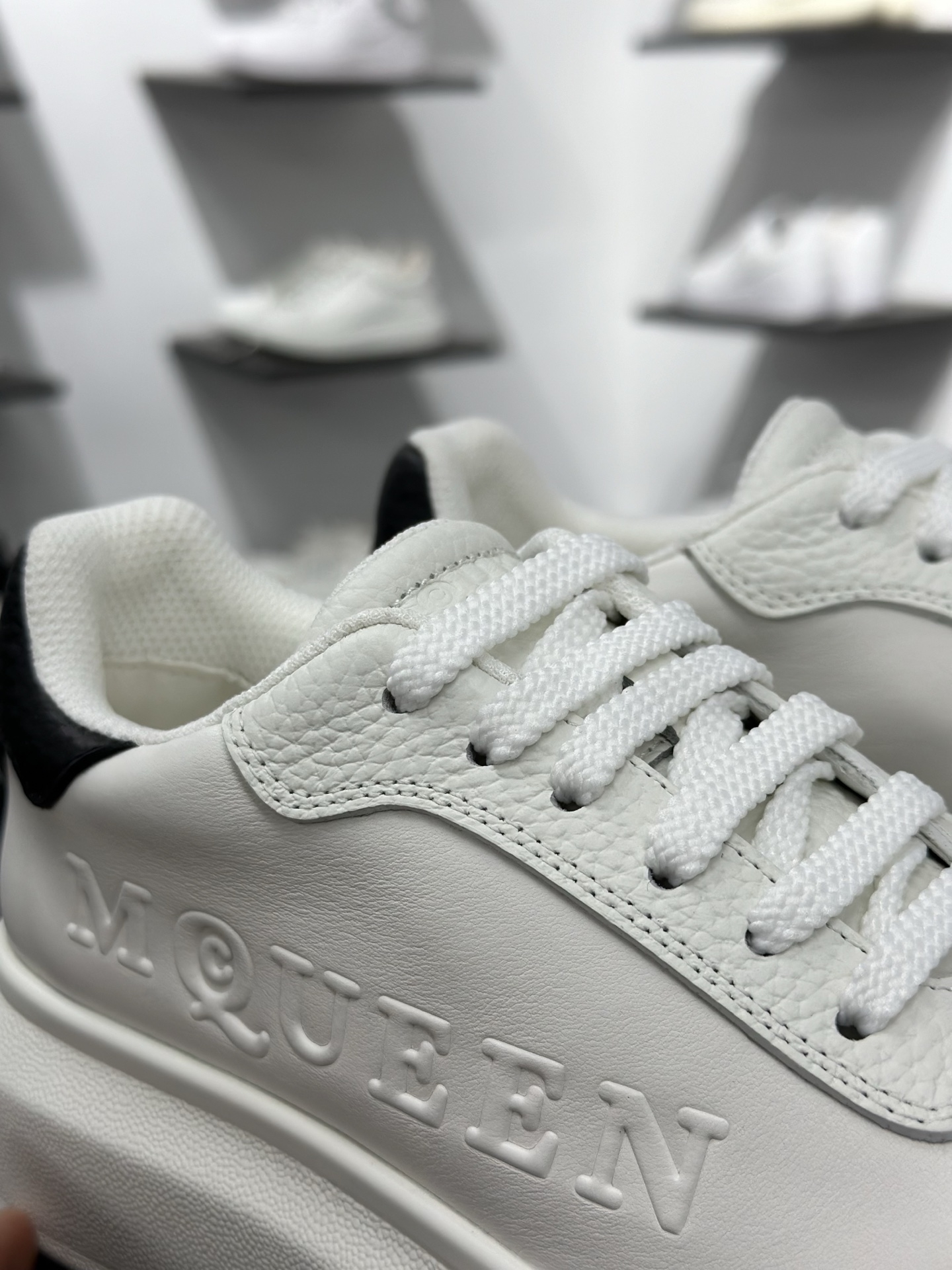 Alexander McQueen 亚历山大麦昆