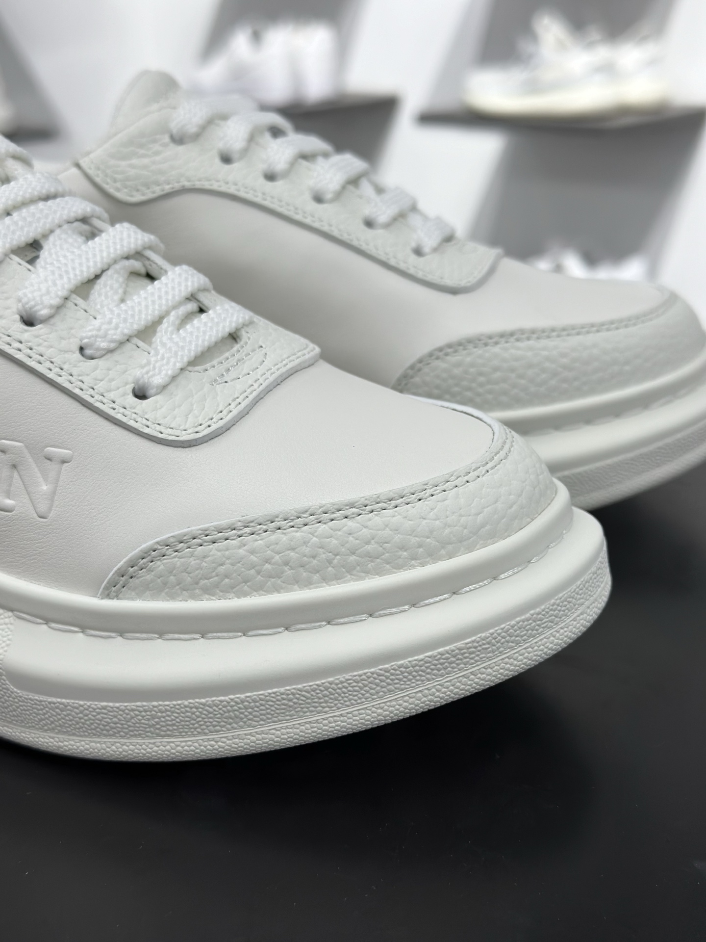 Alexander McQueen 亚历山大麦昆