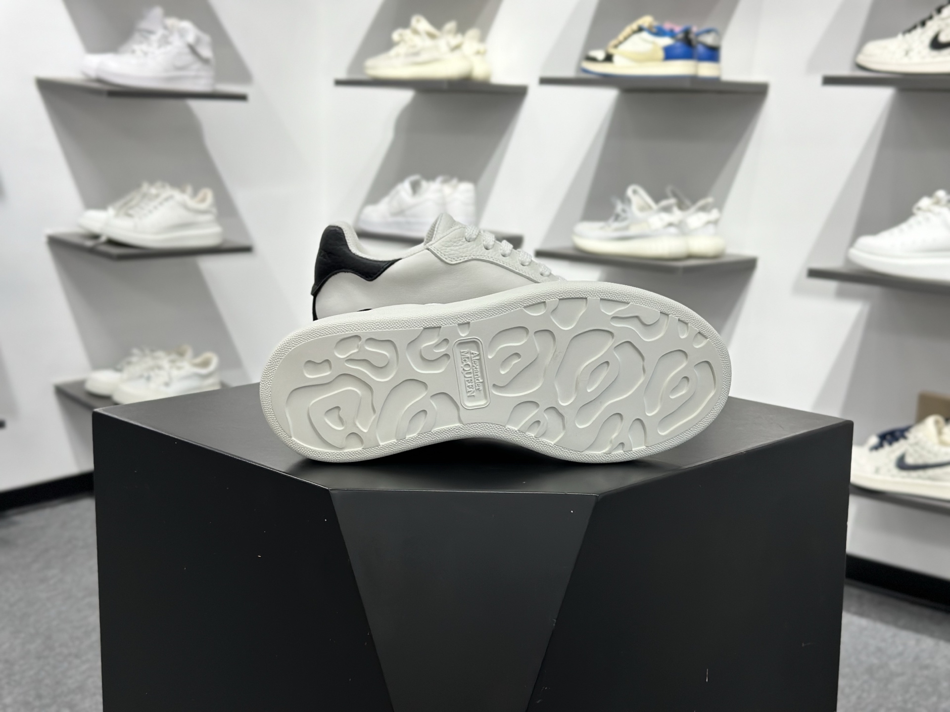 Alexander McQueen 亚历山大麦昆