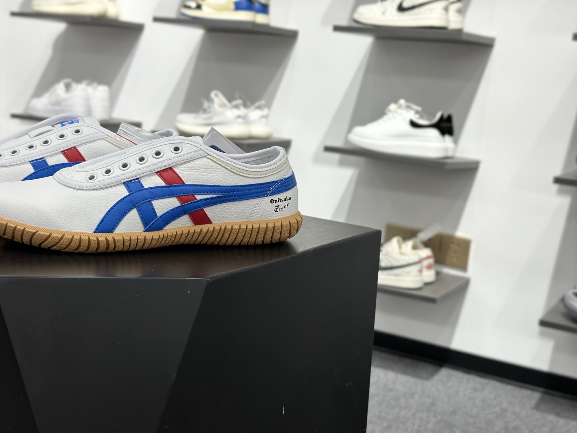 150 Onitsuka tiger TSUNAHIKI SLIP-ON鬼冢虎百搭舒适耐磨低帮个性休闲鞋 1183C529-100