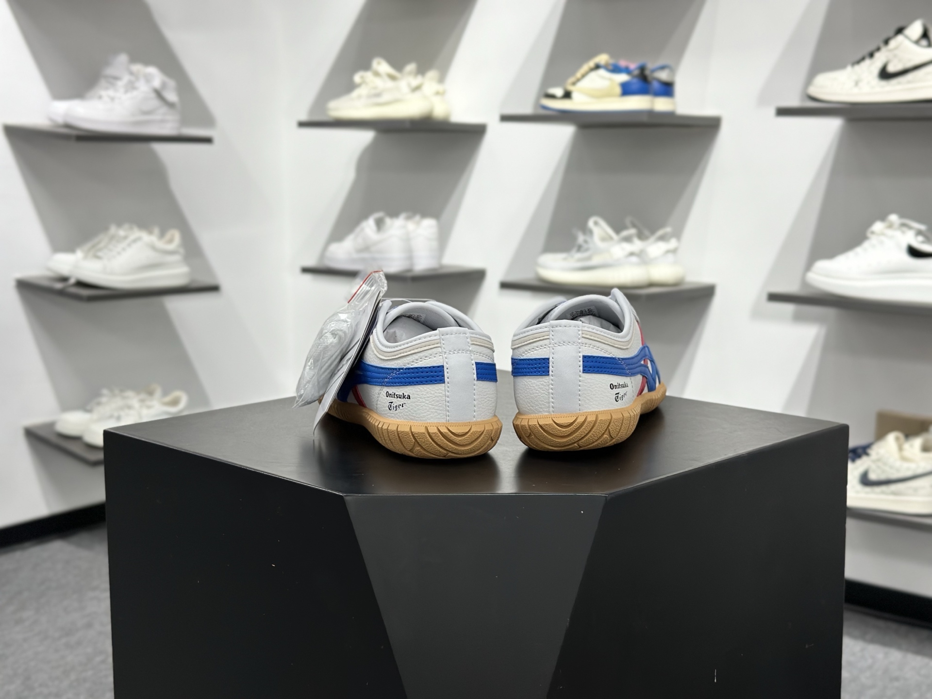 150 Onitsuka tiger TSUNAHIKI SLIP-ON鬼冢虎百搭舒适耐磨低帮个性休闲鞋 1183C529-100