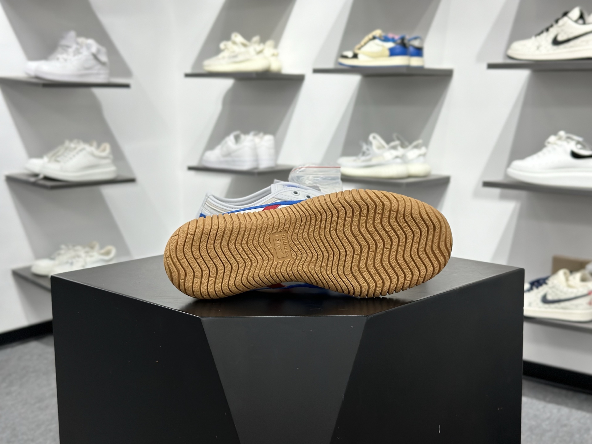 150 Onitsuka tiger TSUNAHIKI SLIP-ON鬼冢虎百搭舒适耐磨低帮个性休闲鞋 1183C529-100