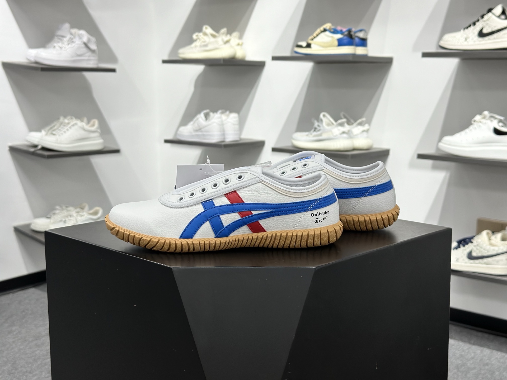 150 Onitsuka tiger TSUNAHIKI SLIP-ON鬼冢虎百搭舒适耐磨低帮个性休闲鞋 1183C529-100