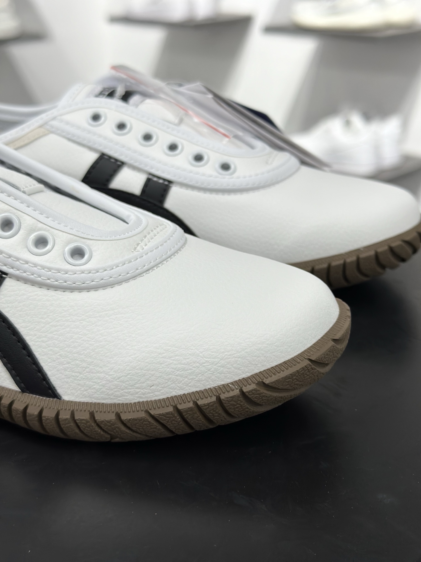 150 Onitsuka tiger TSUNAHIKI SLIP-ON鬼冢虎百搭舒适耐磨低帮个性休闲鞋 1183C529-101