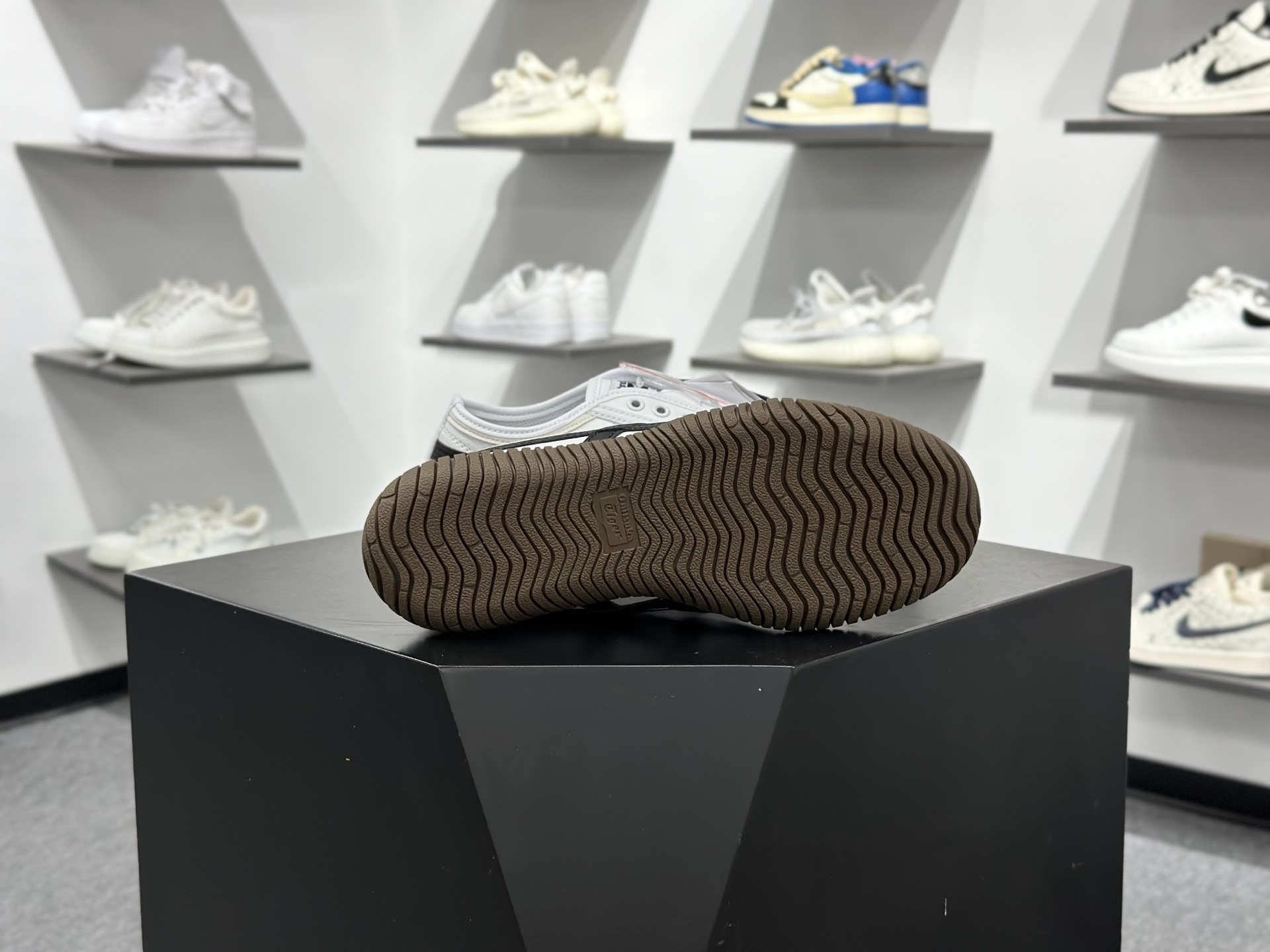 150 Onitsuka tiger TSUNAHIKI SLIP-ON鬼冢虎百搭舒适耐磨低帮个性休闲鞋 1183C529-101