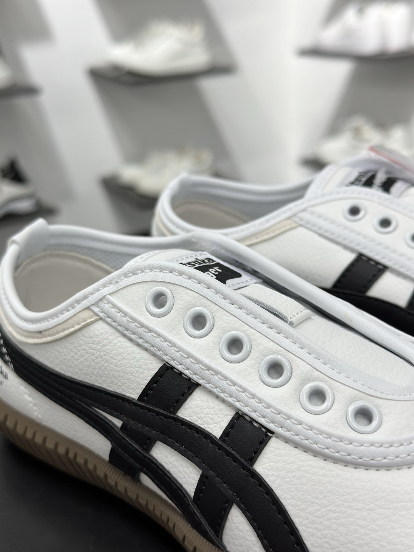 150 Onitsuka tiger TSUNAHIKI SLIP-ON鬼冢虎百搭舒适耐磨低帮个性休闲鞋 1183C529-101