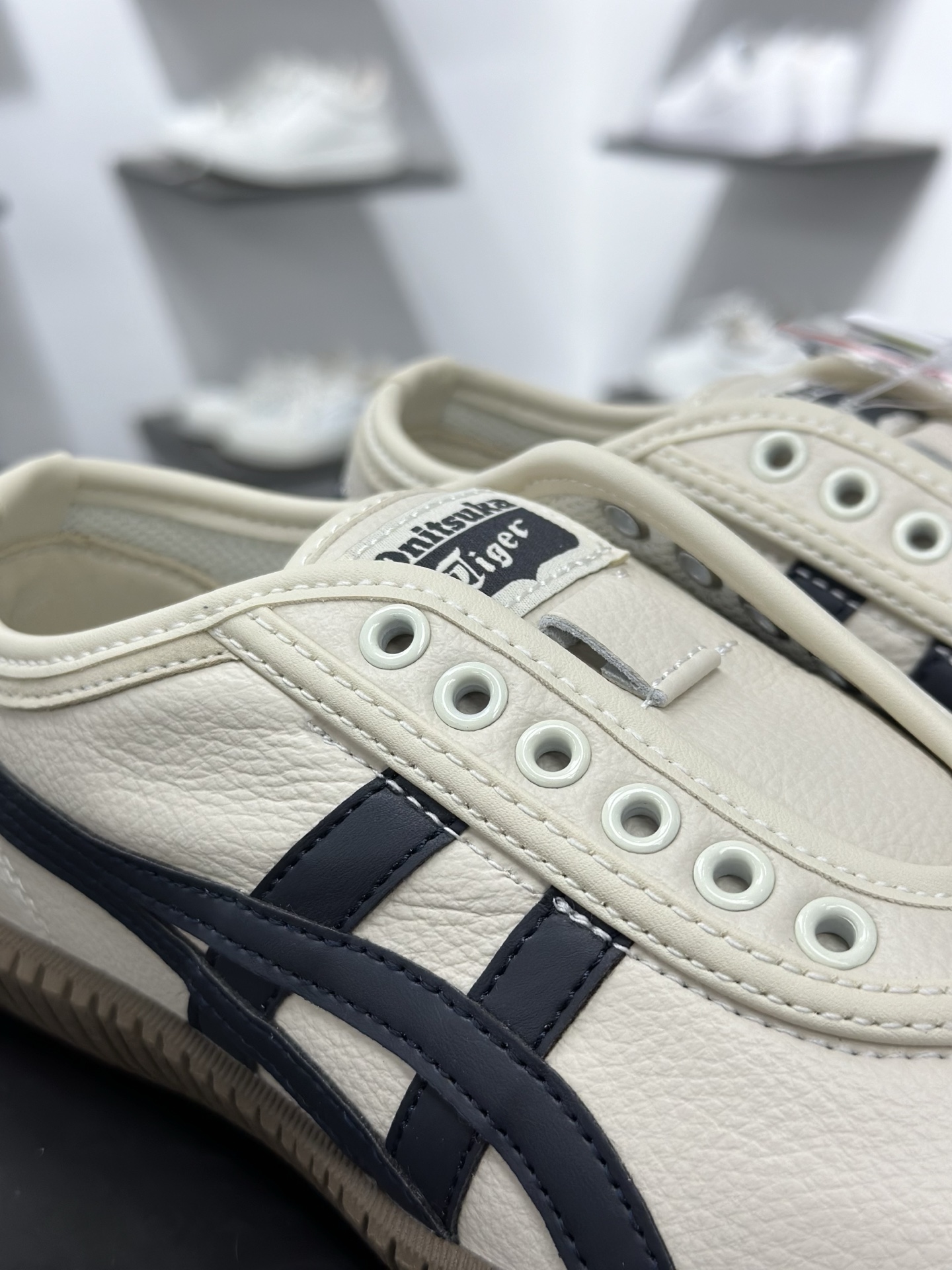 Onitsuka tiger TSUNAHIKI SLIP-ON鬼冢虎百搭舒适耐磨低帮个性休闲鞋 1183C529-200